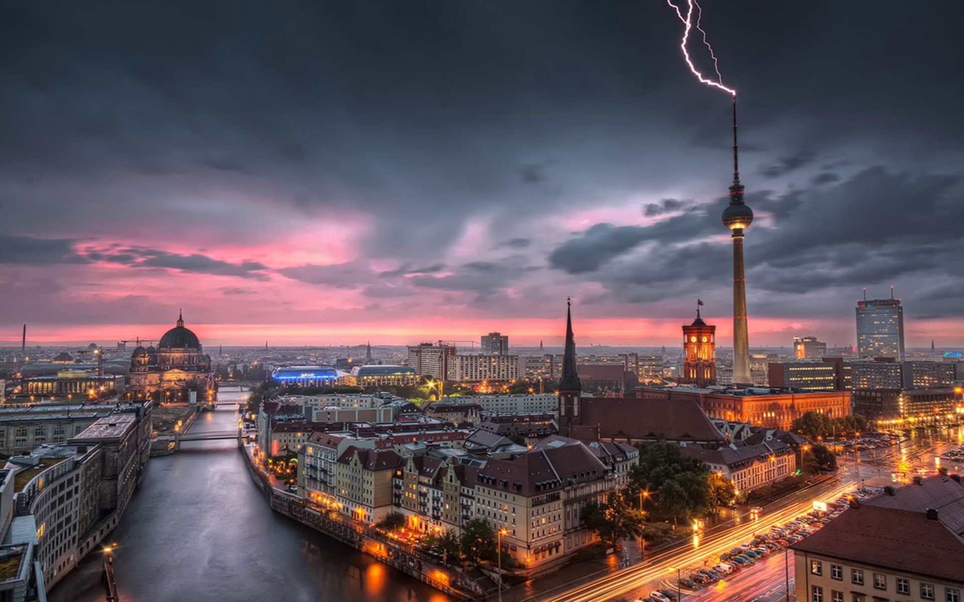 Berliner Fernsehturm, Rotes Rathaus, Berlin, Gewitter, Blitz, Dramatischer Himmel, Full-HD-Hintergrund