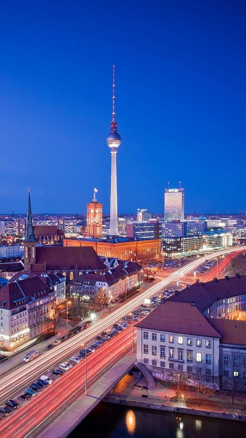 Berliner Fernsehturm, Berlin, Blaue Stunde, Lichtspuren, Hochformat, HD, iPhone-Hintergrundbild