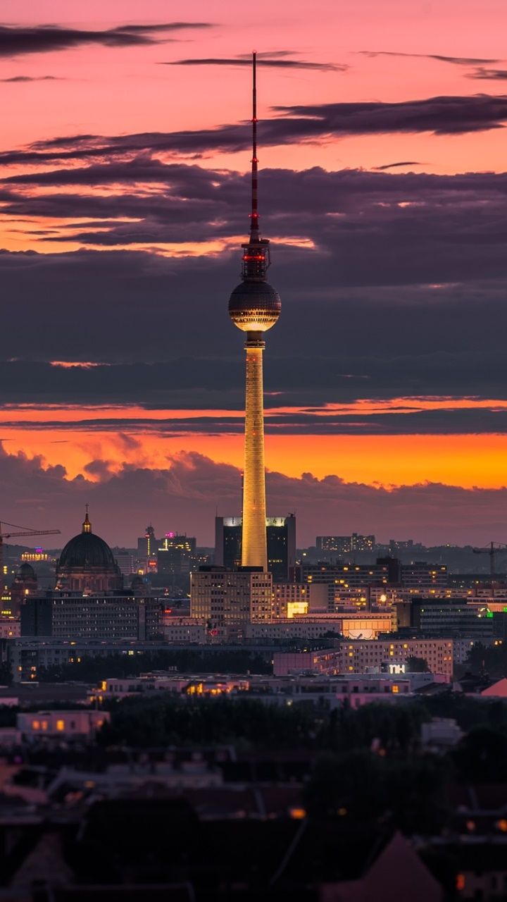 Berliner Fernsehturm, Berlin, Sonnenuntergang, Silhouette, Hochformat, Sperrbildschirm fürs iPhone