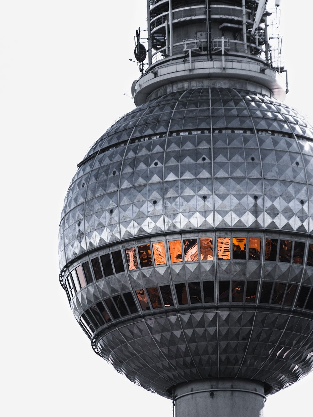 Berliner Fernsehturm, Turmkugel, Nahaufnahme, Schwarzweiß, Weißer Hintergrund, HD Wallpaper