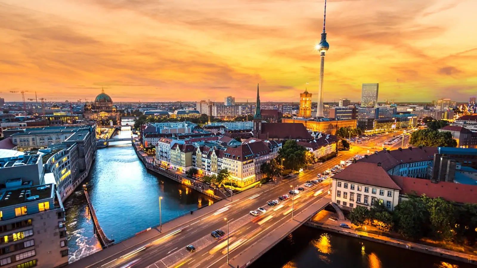 Berliner Fernsehturm, Spree, Berlin, Sonnenuntergang, Goldener Himmel, Stadtpanorama, HD-PC-Hintergrundbild