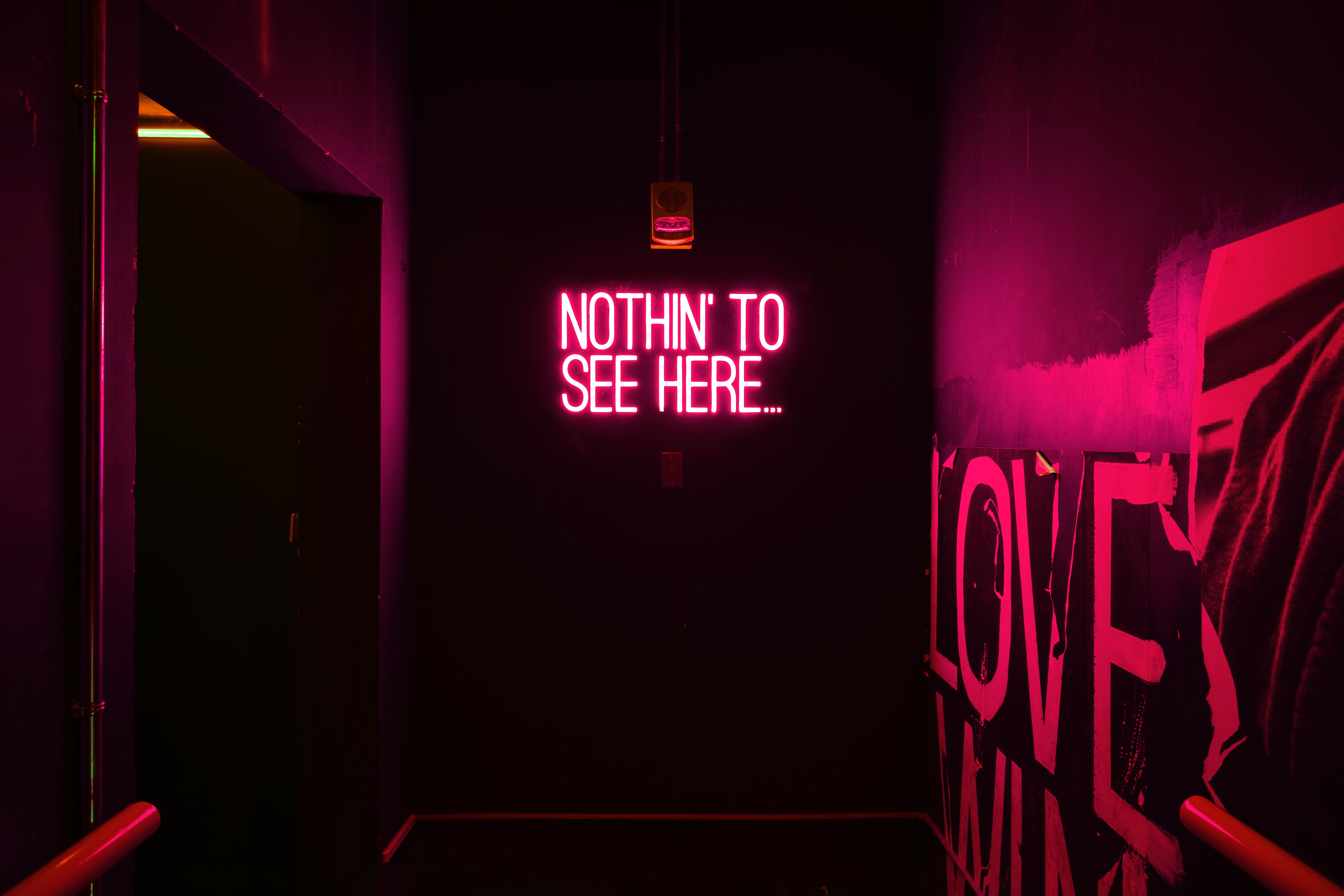 Nothin' to See Here, Neonschrift, Flur, Rot, Graffiti, 6K, Desktop-Hintergrund für Windows