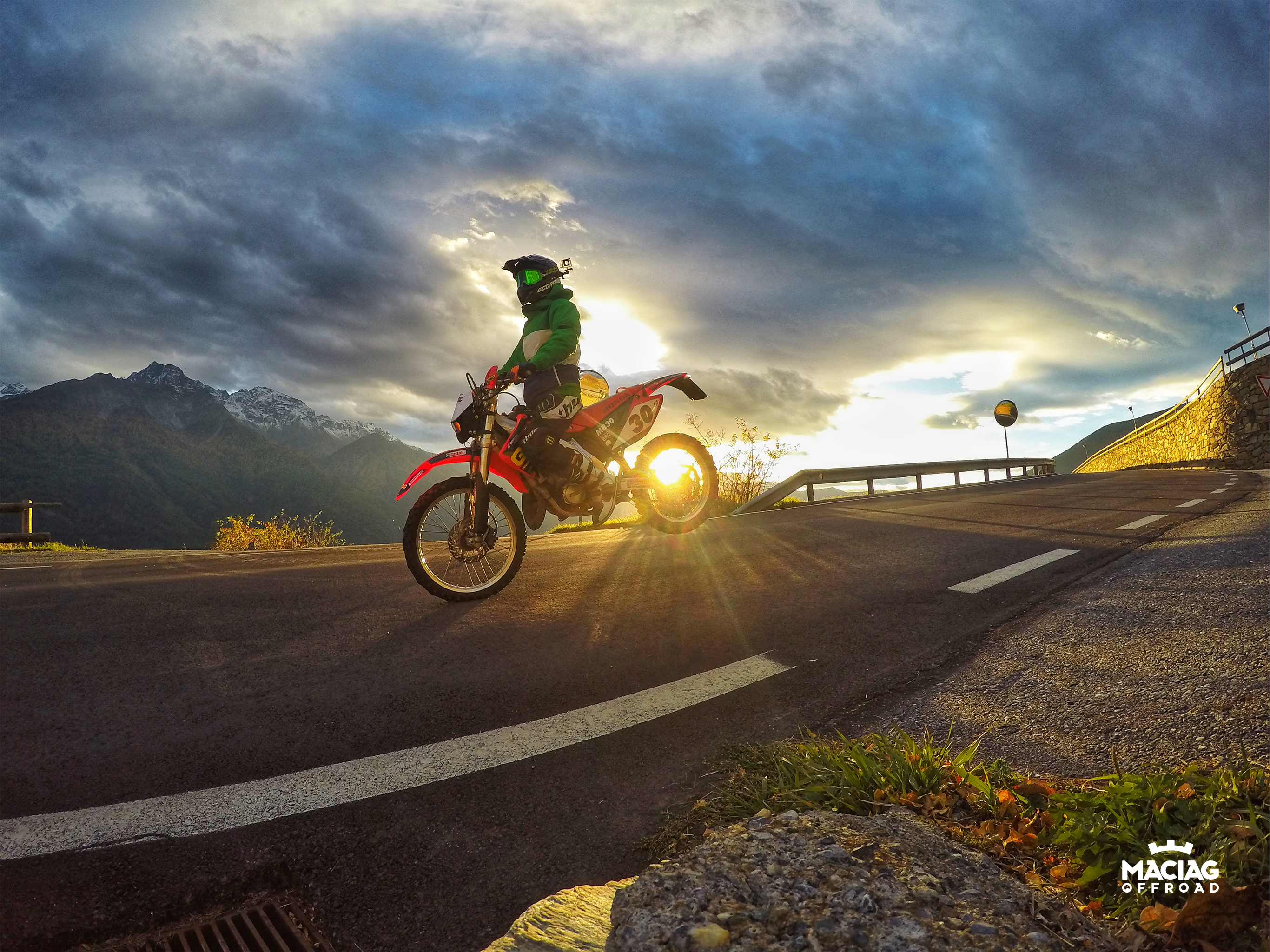Motocross, Motorrad, Bergstraße, Gegenlicht, 2K, Hintergrundbild fürs Tablet