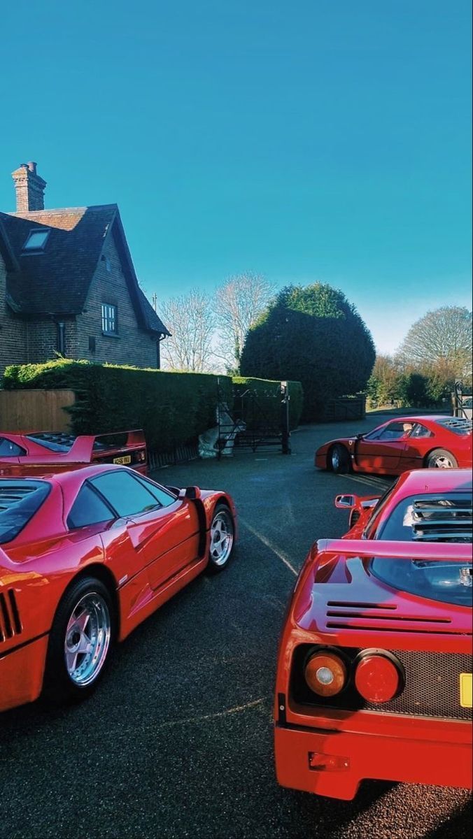 Ferrari, Oldtimer, Rote Sportwagen, Blauer Himmel, Hochformat, Hintergrundbild fürs Smartphone