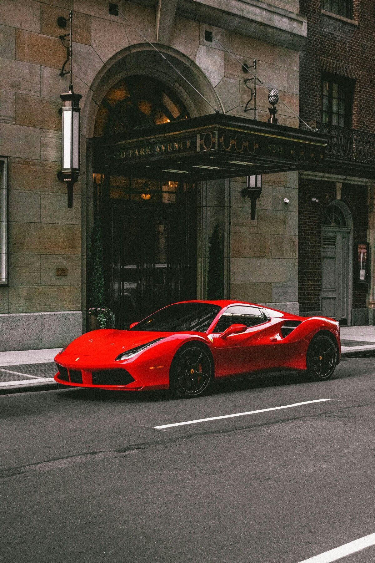 Ferrari, Sportwagen, Hoteleinfahrt, Straße, Hintergrundbild für iPhone und Android