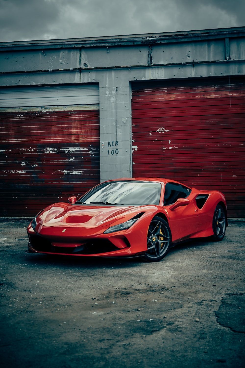 Ferrari, Supersportwagen, Industriehalle, Rot, HD, Handy-Hintergrund im Hochformat