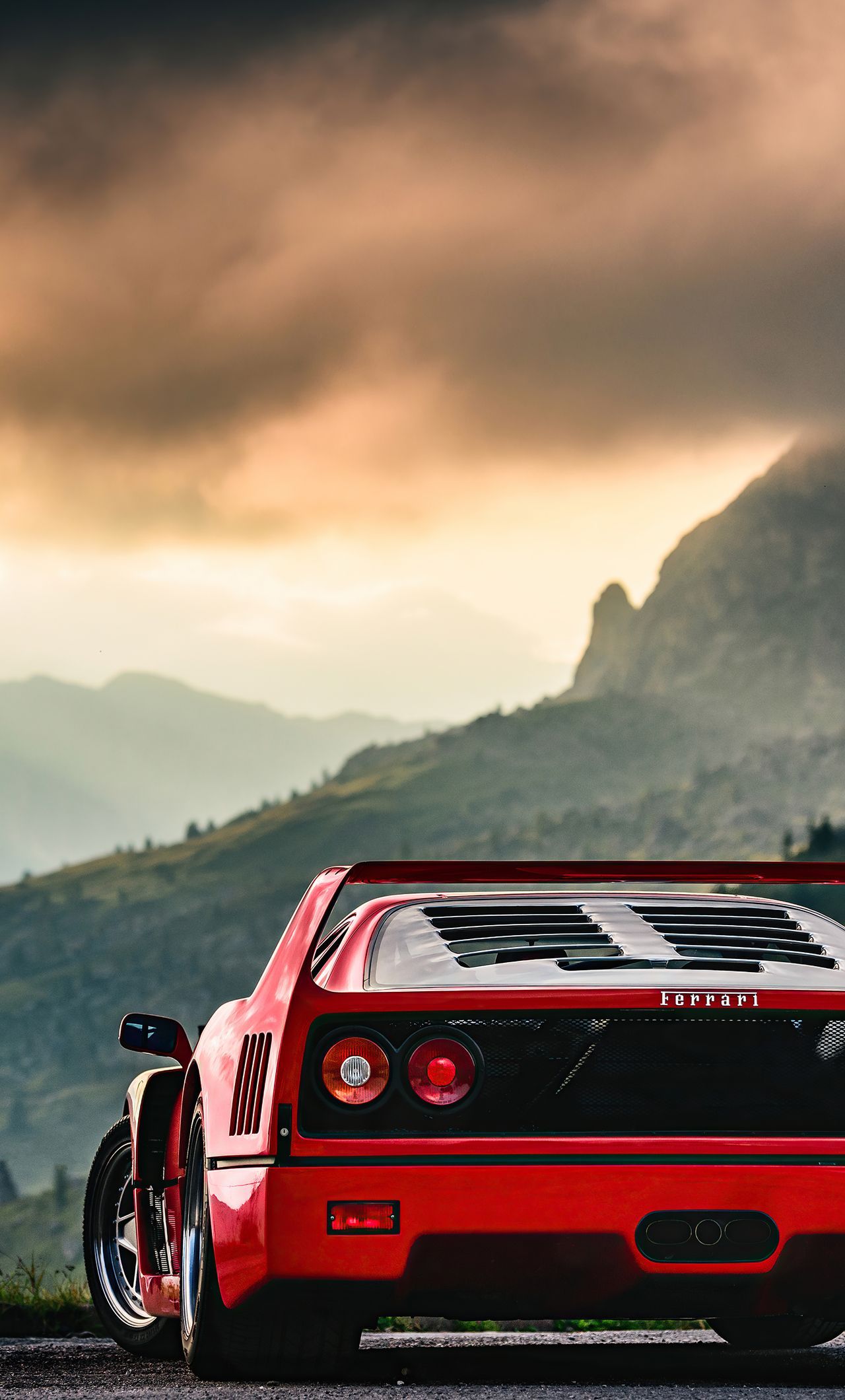 Ferrari F40, Heckansicht, Berge, Wolken, Full HD, Sperrbildschirm fürs iPhone