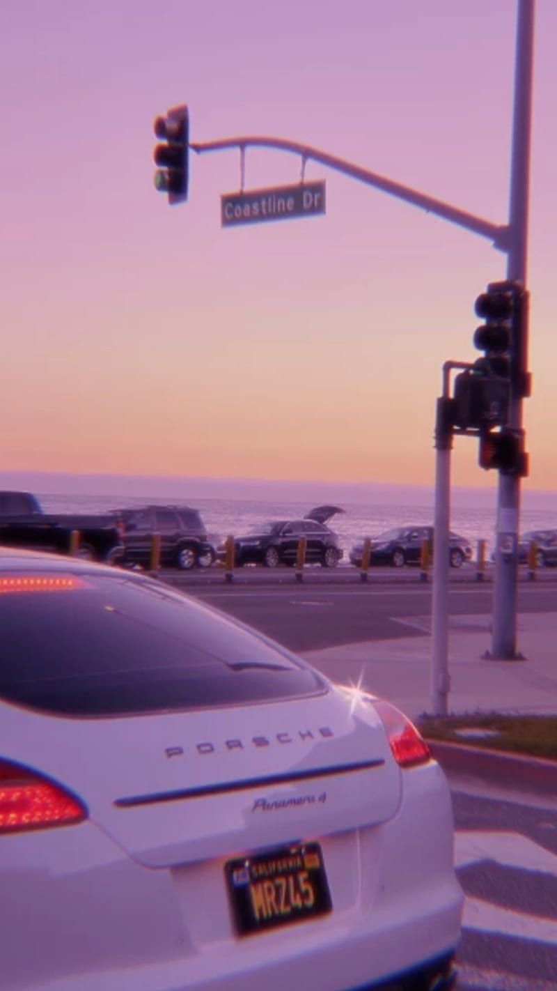 Porsche Panamera, Porsche, Weiß, Ampel, Abendhimmel, Lila, Sperrbildschirm fürs iPhone