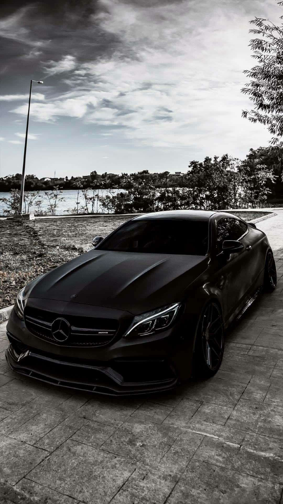 Mercedes-Benz, Schwarzes Coupé, Schwarzweiß, Wolken, Full HD, Hintergrundbild fürs Handy