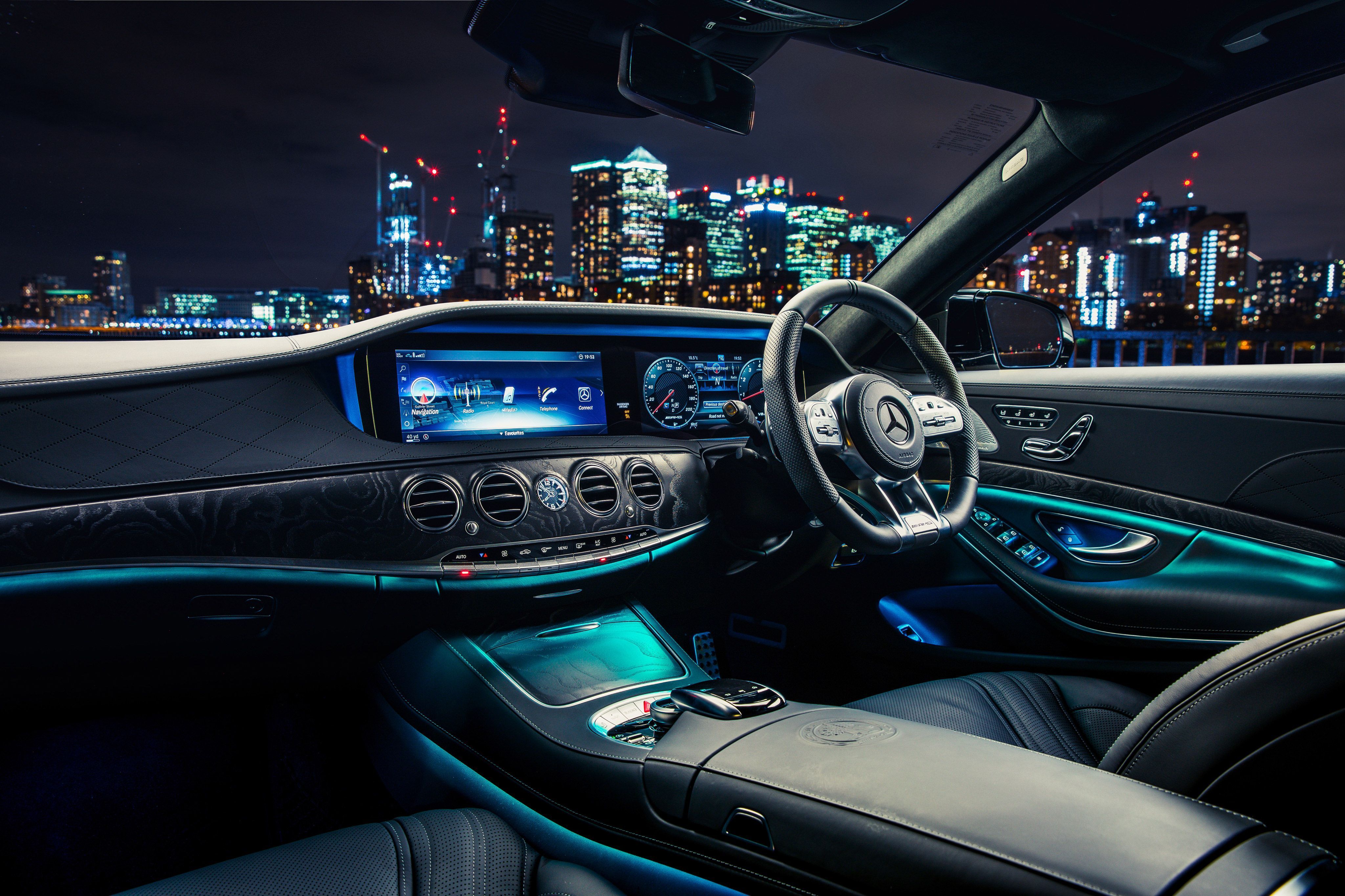 Mercedes-Benz S-Klasse, Innenraum, Cockpit, Skyline, Nacht, 4K, Laptop-Hintergrundbild