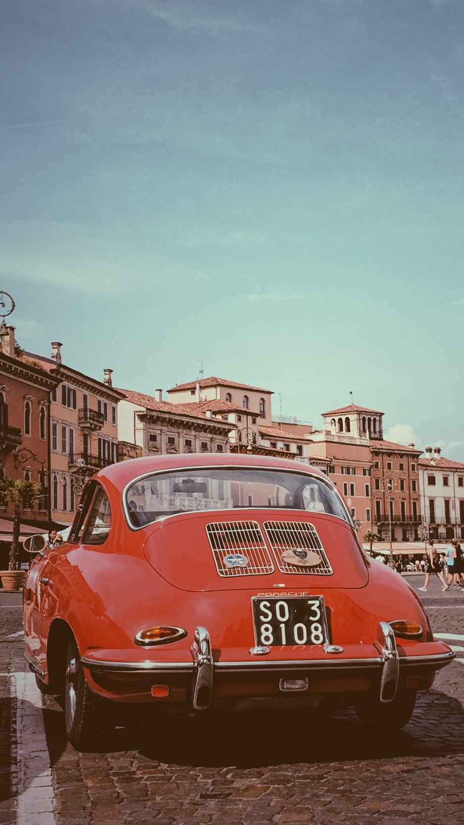 Porsche 356, Porsche, Oldtimer, Roter Klassiker, Altstadt, Heckansicht, HD, iPhone-Hintergrundbild