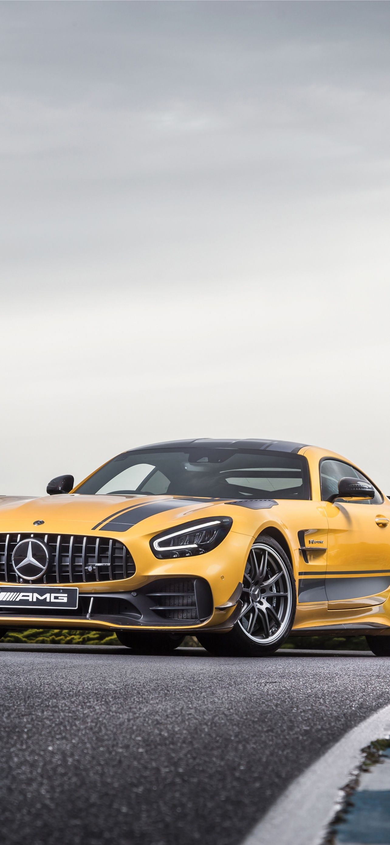 Mercedes-AMG GT R, Gelb, Sportwagen, Bewölkt, Full HD, Sperrbildschirm fürs iPhone
