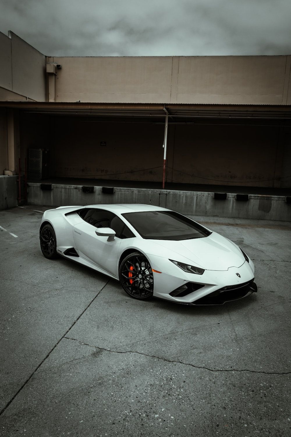 Lamborghini Huracán, Weißer Sportwagen, Parkhaus, Supersportwagen, HD, Handy-Hintergrund