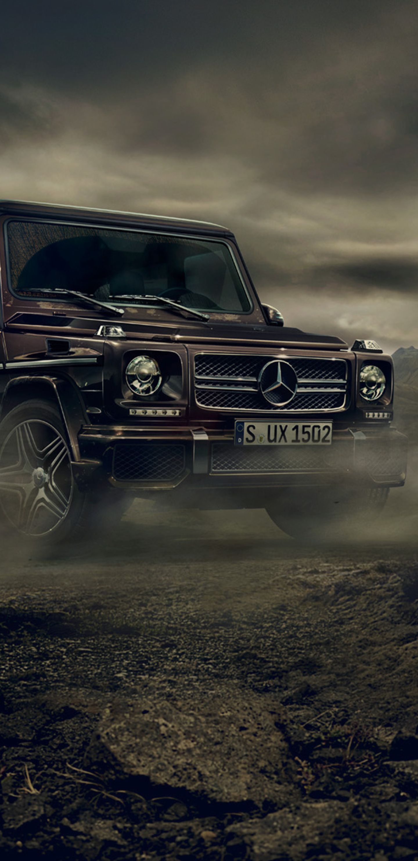 Mercedes G-Klasse, Dunkel, Gelände, Wolken, QHD+, Sperrbildschirm fürs iPhone