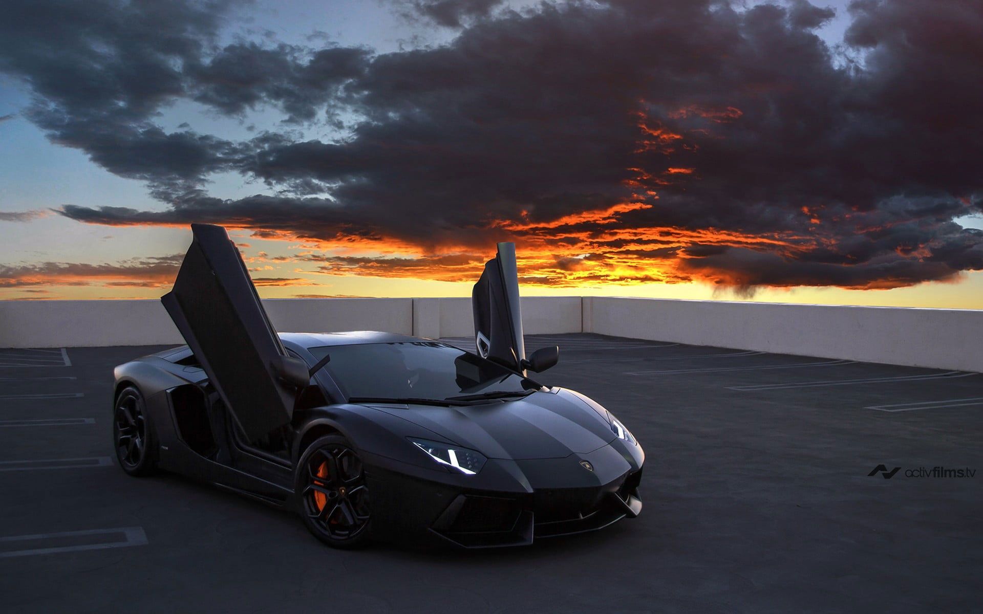 Lamborghini Aventador, Scherentüren, Schwarzer Supersportwagen, Sonnenuntergang, Dramatischer Himmel, Full-HD-Hintergrundbild