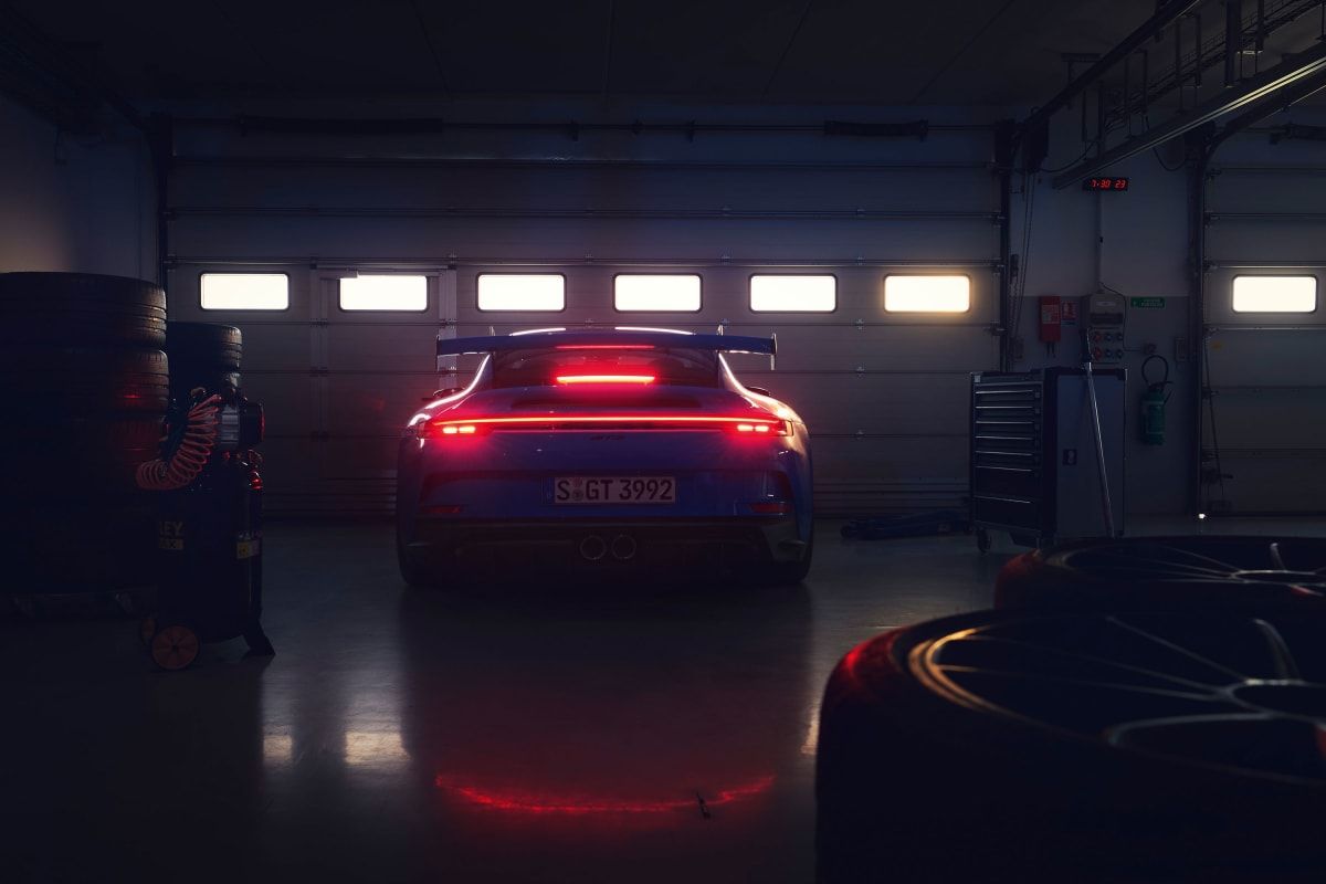 Porsche 911 GT3, Porsche, Boxengasse, Garage, Rücklichter, Dunkel, Hintergrund
