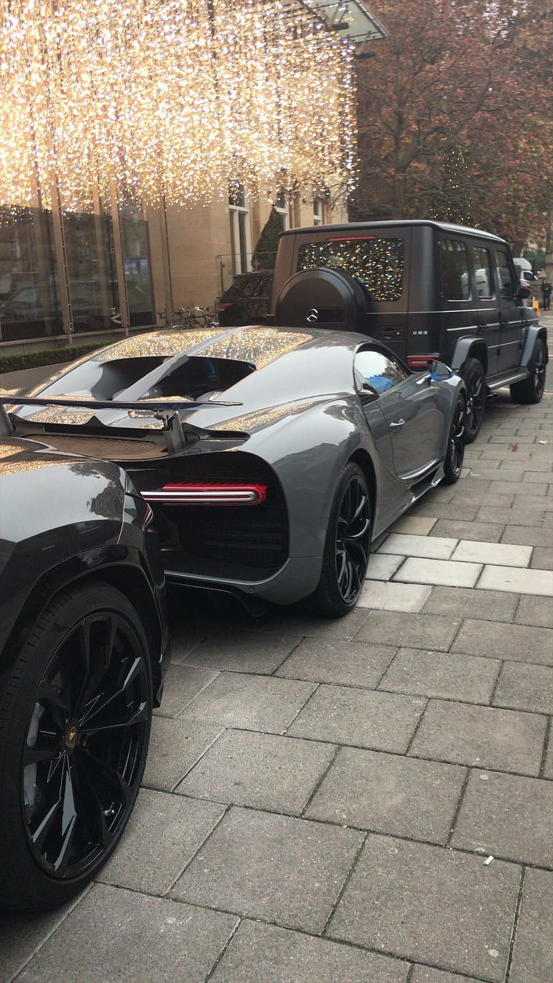 Bugatti Chiron, Parkplatz, Straße, Lichterkette, Seitenansicht, Android-Hintergrundbild