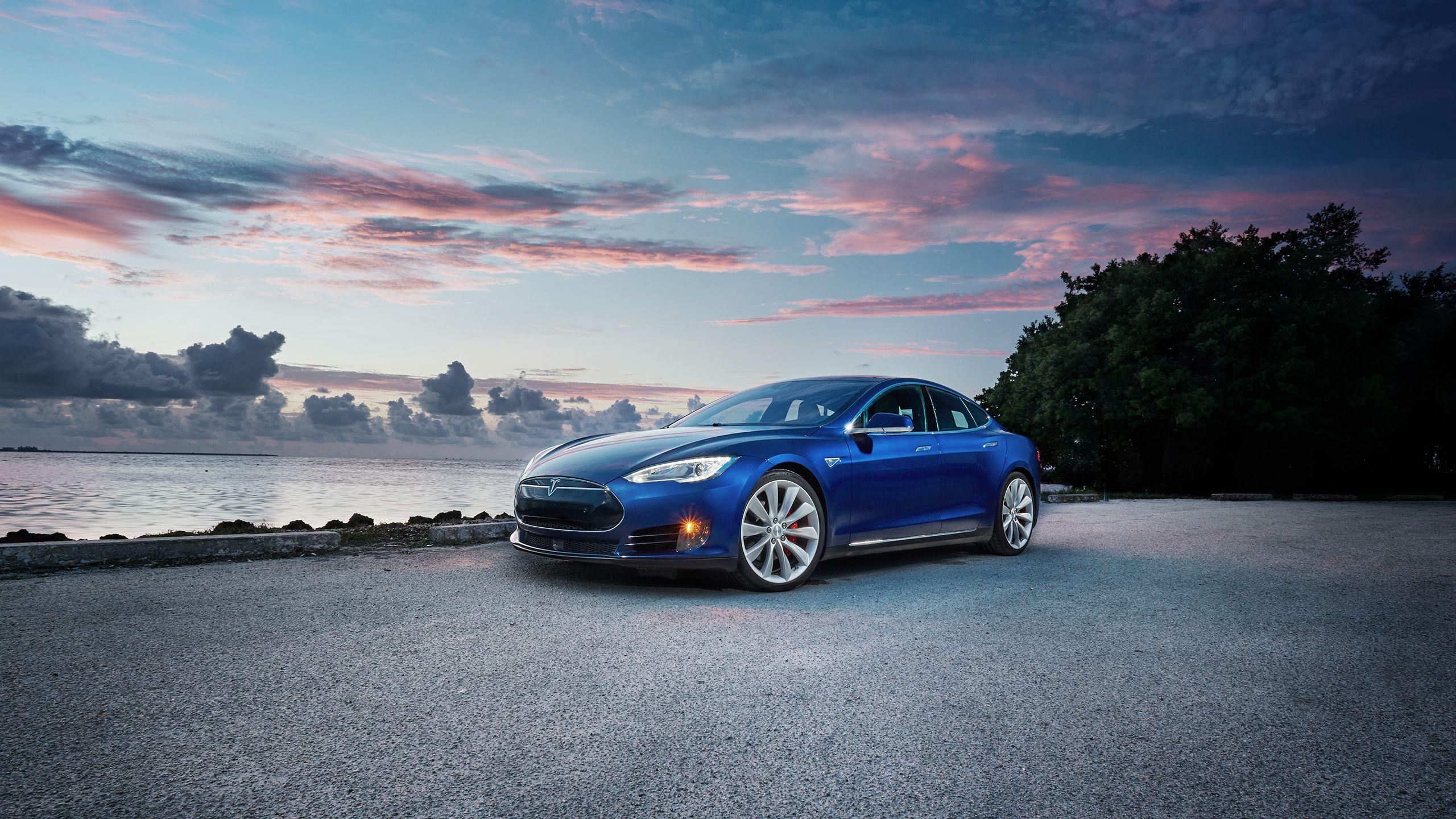 Tesla Model S, Tesla, Blaue Limousine, Wolken, Seeufer, Abendhimmel, 2K-Hintergrundbild für PC