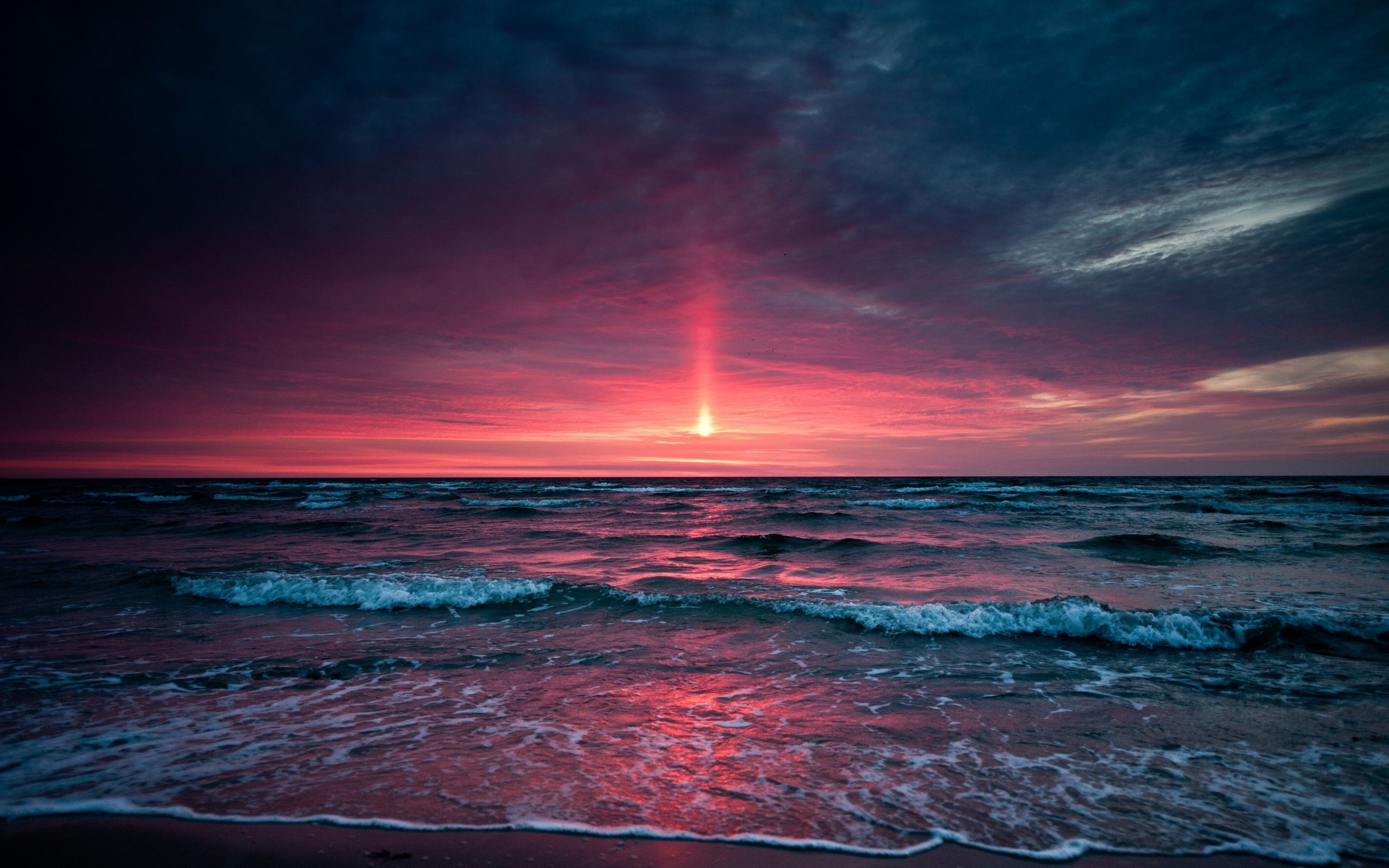 Meer, Sonnenuntergang, Wellen, Rosa Licht, Dramatischer Himmel, 2K, Laptop-Hintergrundbild