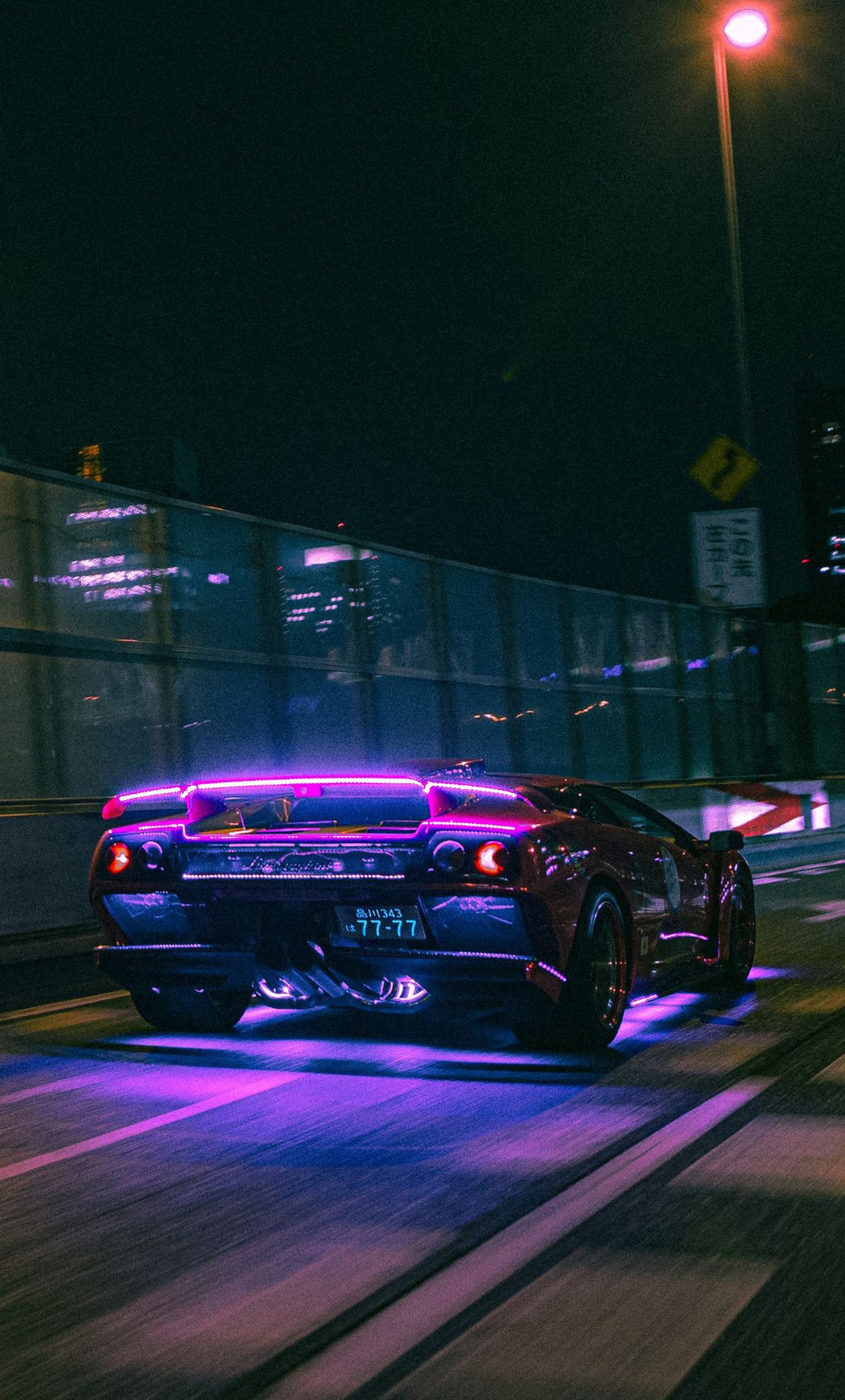 Lamborghini, Neonlicht, Nacht, Lila Beleuchtung, Straße, Full HD, iPhone-Hintergrundbild