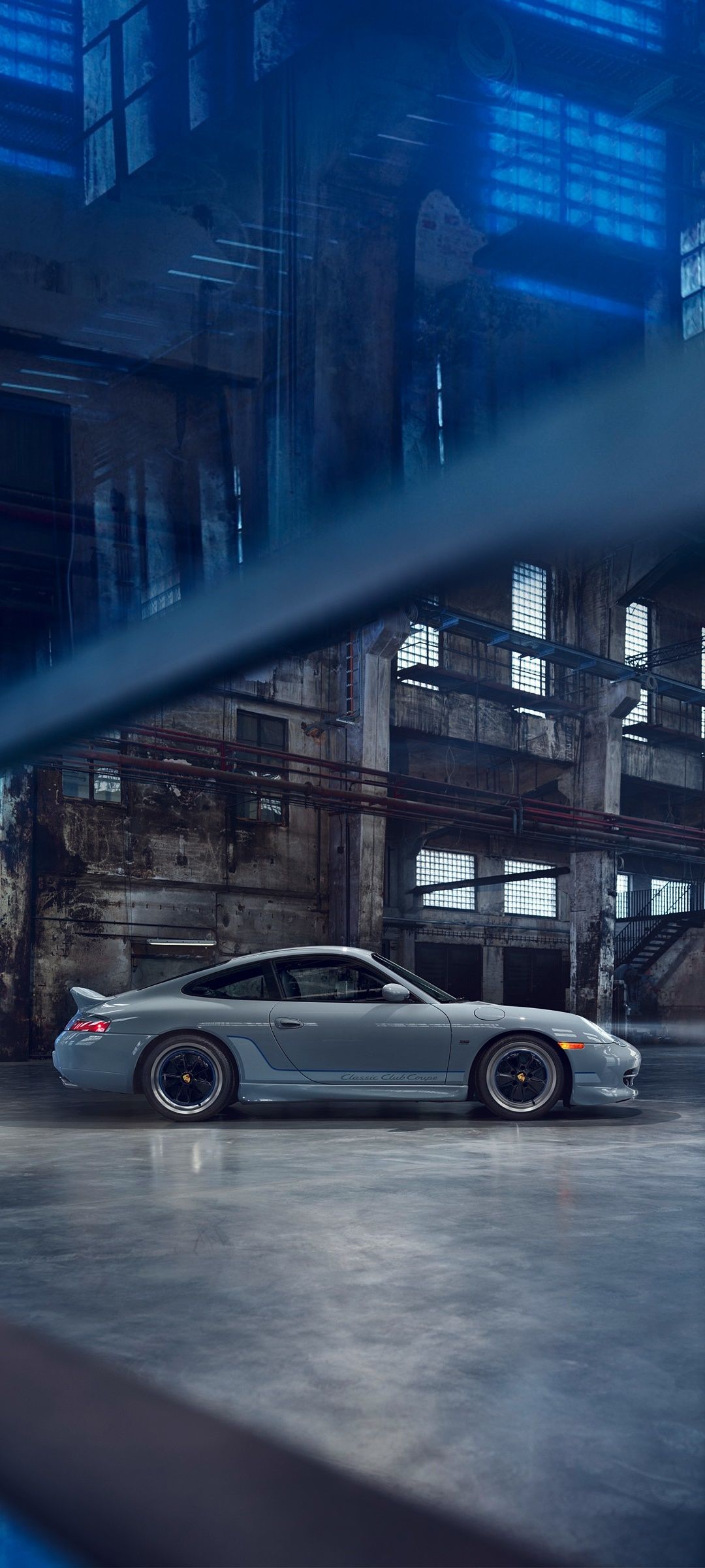 Porsche 911, Porsche, Industriehalle, Silberner Sportwagen, Blaue Töne, Full HD, Handy-Hintergrundbild