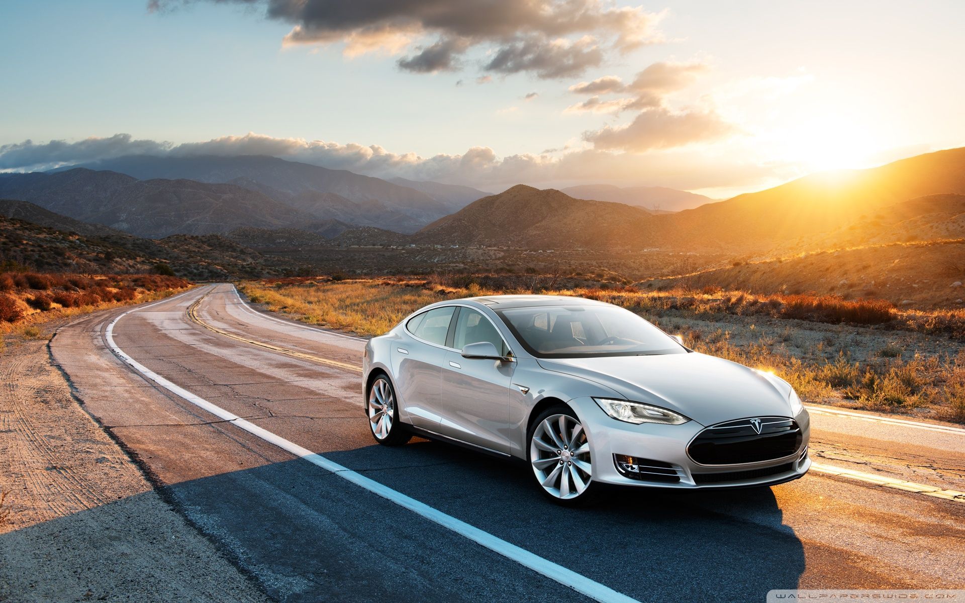 Tesla Model S, Tesla, Silberne Limousine, Bergstraße, Sonnenuntergang, Full HD, MacBook-Hintergrundbild
