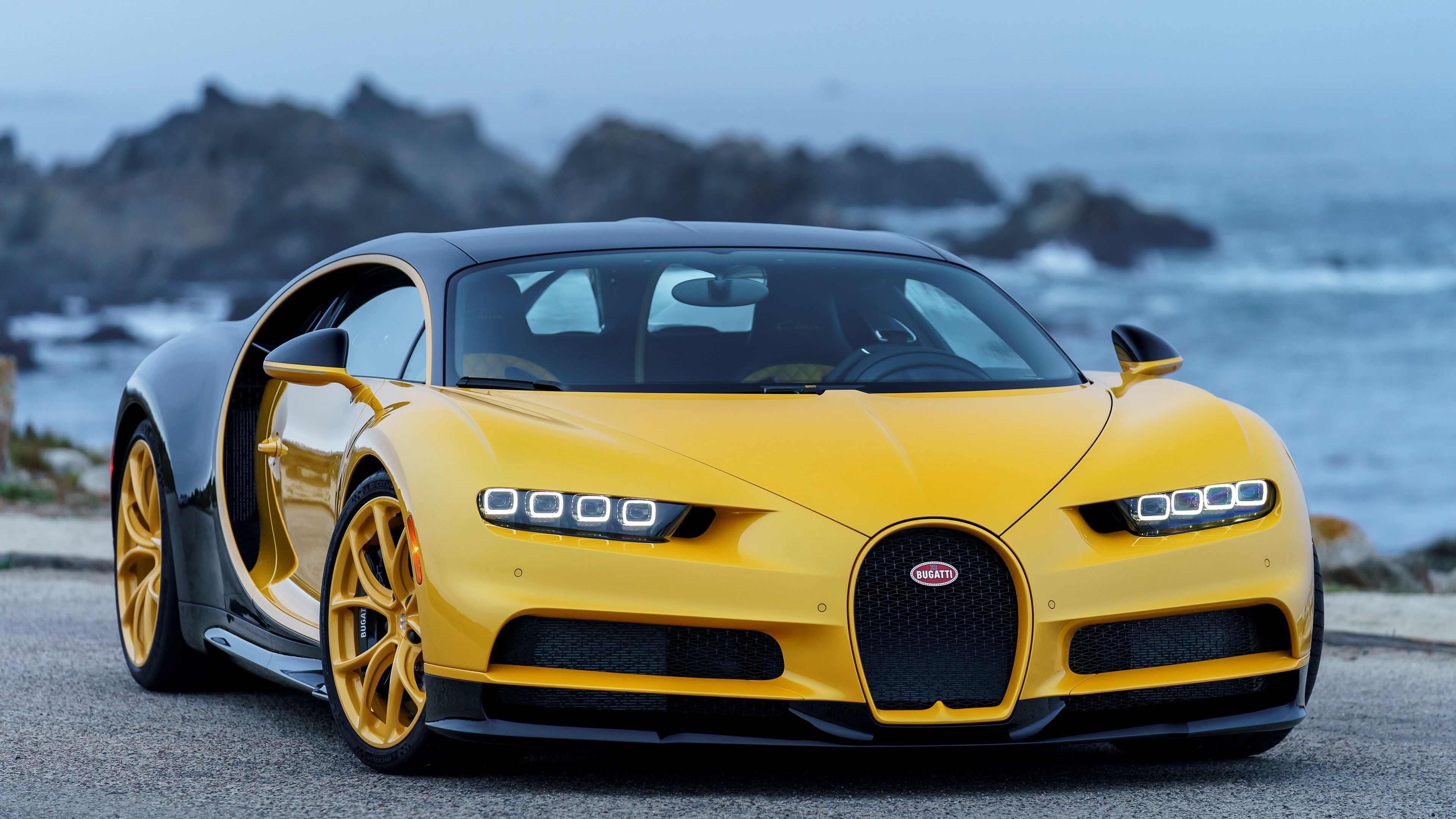 Bugatti Chiron, Gelbes Auto, Küste, Felsen, Hypercar, 4K 2160p, Desktop-Hintergrundbild