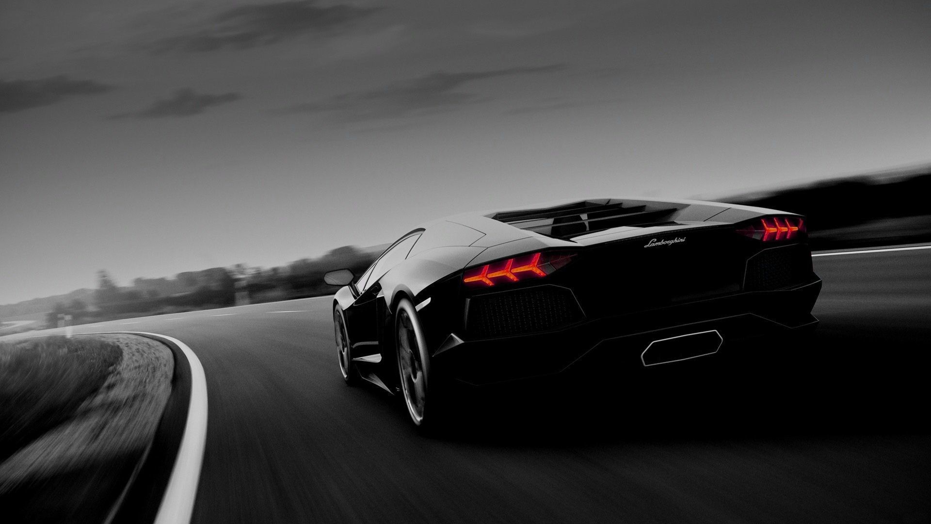 Lamborghini Aventador, Schwarzer Supersportwagen, Schwarzweiß, Rücklichter, Kurve, Full-HD-Hintergrund