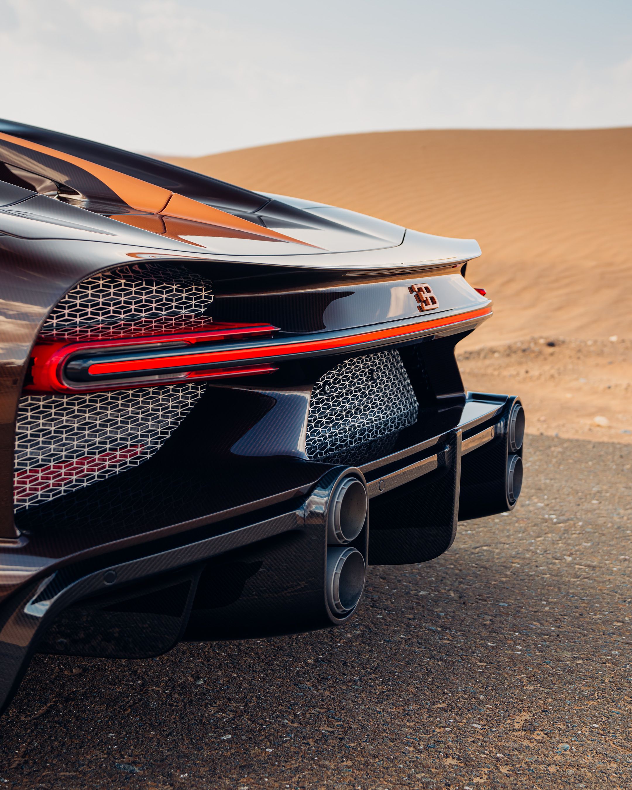 Bugatti Chiron, Heckpartie, Wüste, Rücklichter, Nahaufnahme, QHD+, Tablet-Hintergrund
