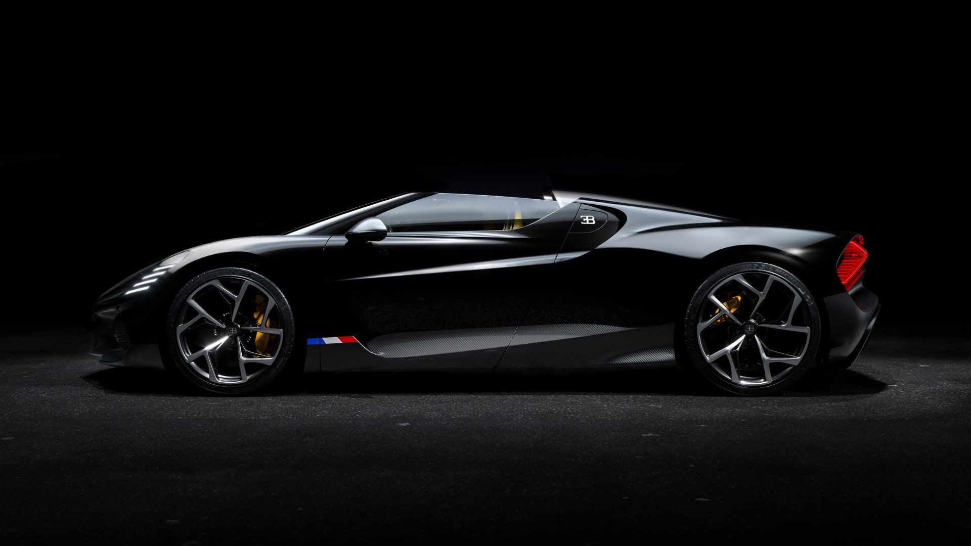 Bugatti W16 Mistral, Roadster, Seitenansicht, Schwarzer Hintergrund, Studio, 1080p Wallpaper