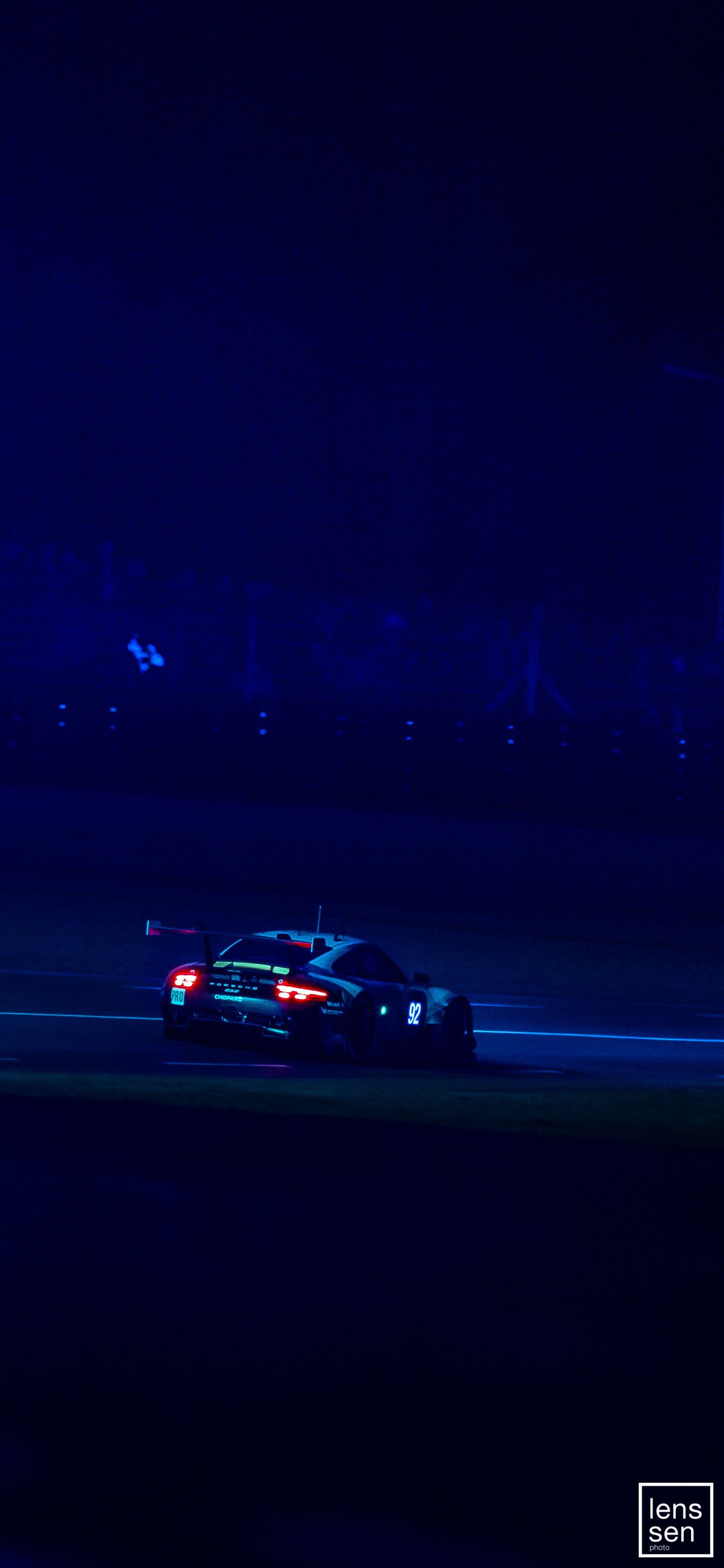 Porsche, Nacht, Blaue Töne, Dunkel, Minimalismus, Hochformat, Sperrbildschirm fürs iPhone