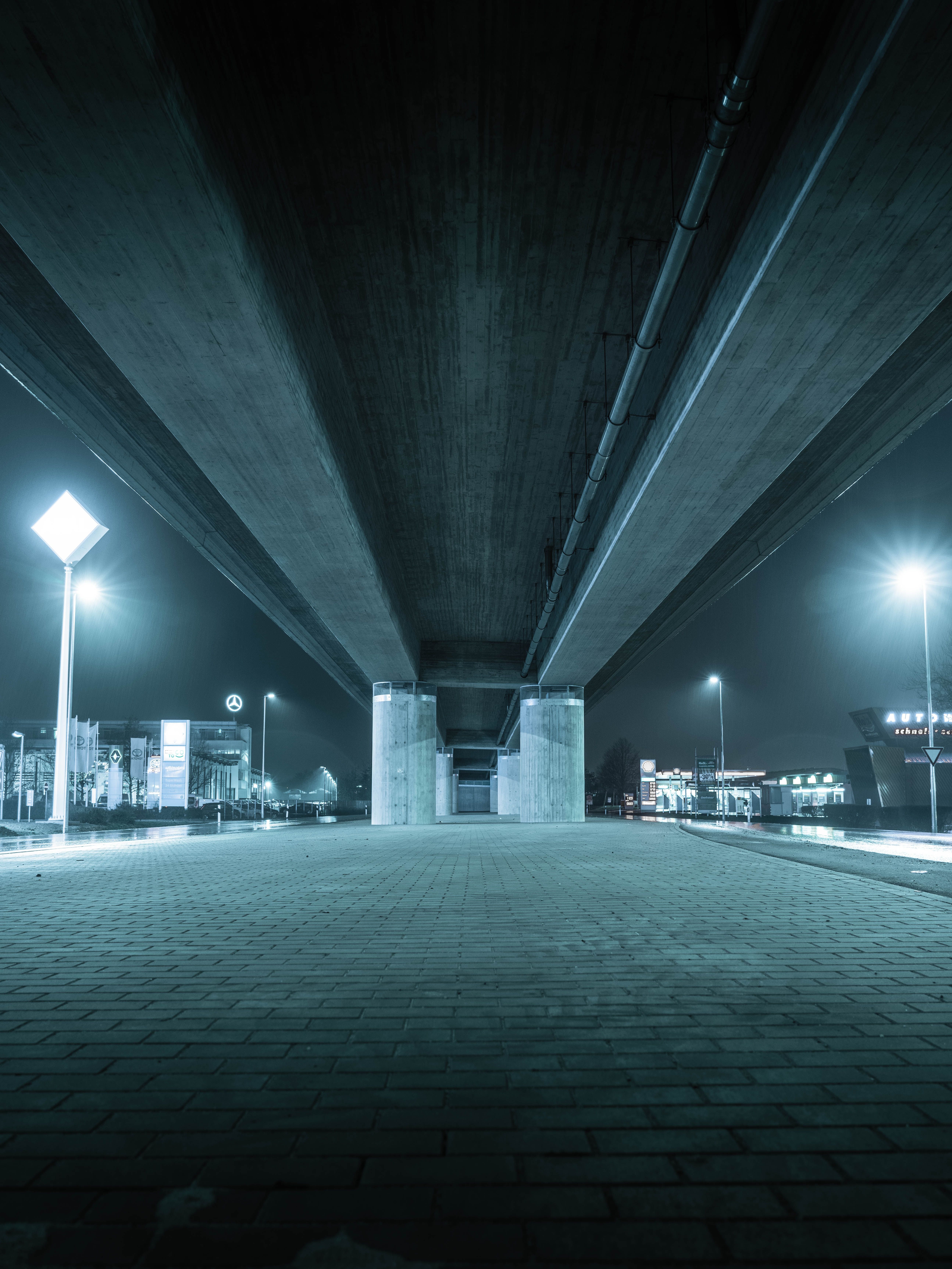 Autobahnbrücke, Unterführung, Straßenlaternen, Nacht, QHD+, Hintergrundbild fürs Tablet