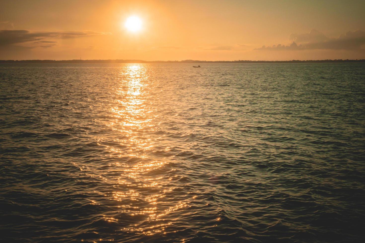 Meer, Sonnenuntergang, Goldenes Licht, Wasseroberfläche, HD, PC-Hintergrundbild
