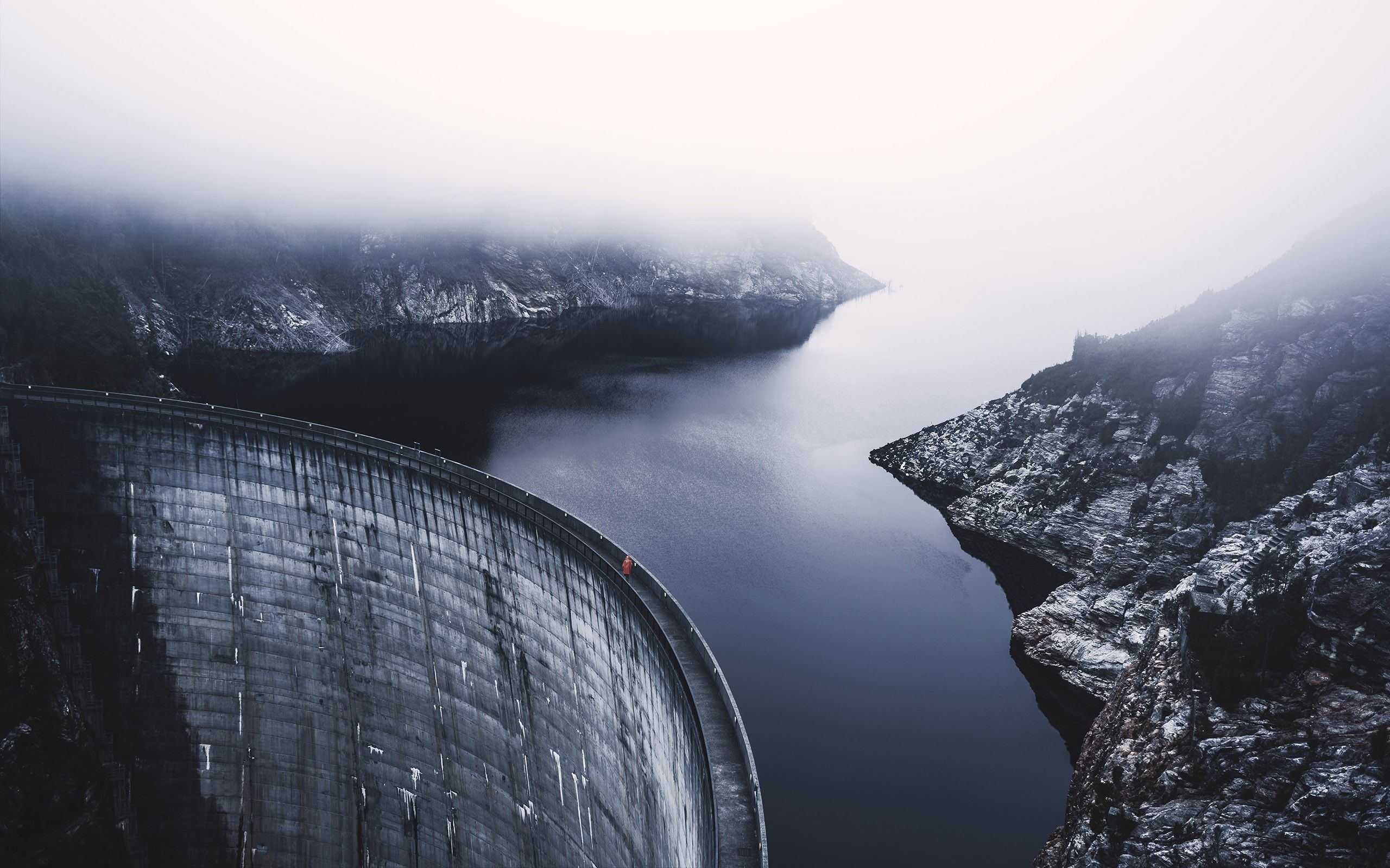 Staumauer, Stausee, Nebel, Schlucht, 16:10, 2K-Hintergrundbild für den Desktop