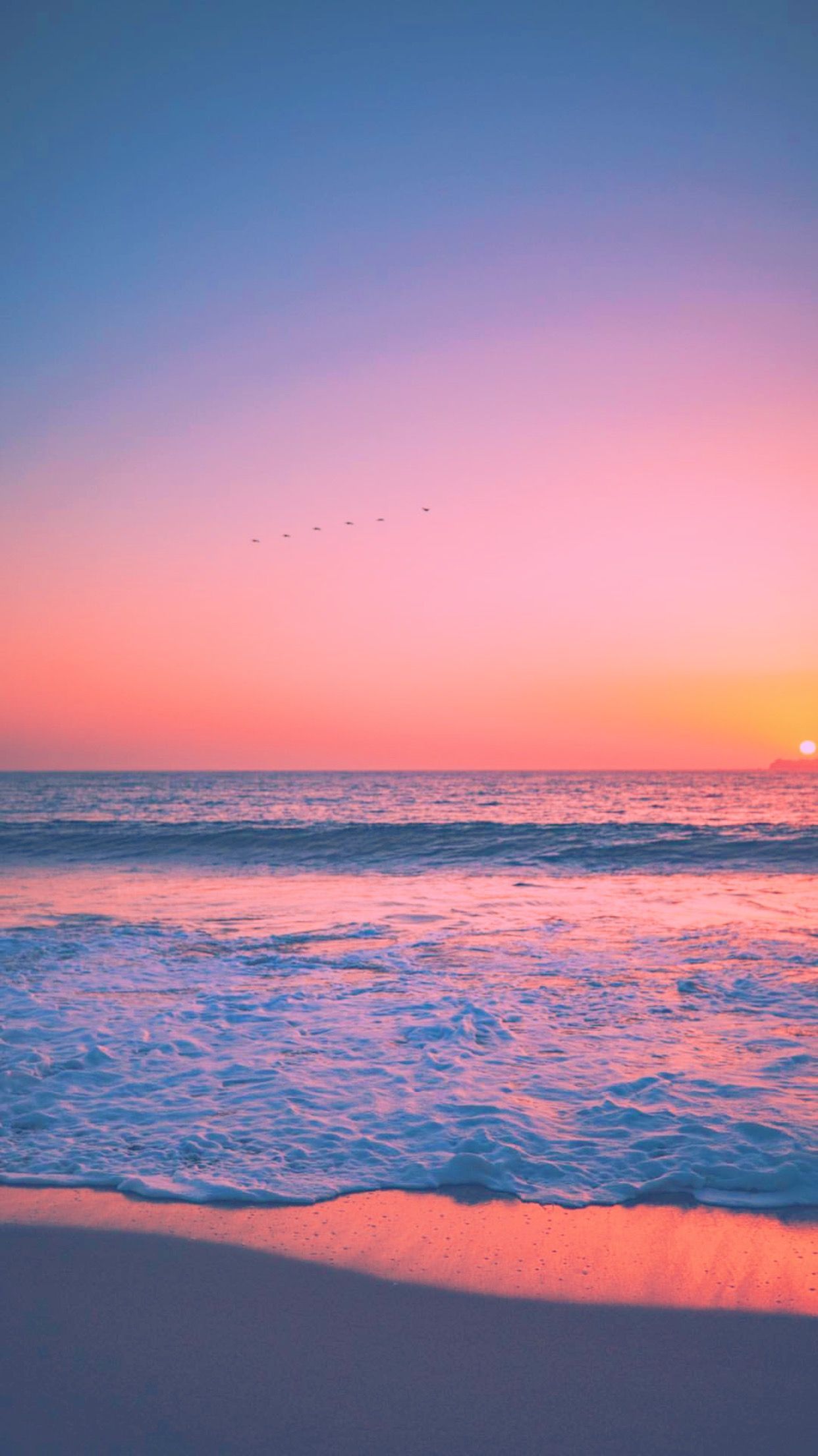 Meer, Wellen, Rosa Himmel, Farbverlauf, Strand, Hochformat, Hintergrundbild fürs Smartphone