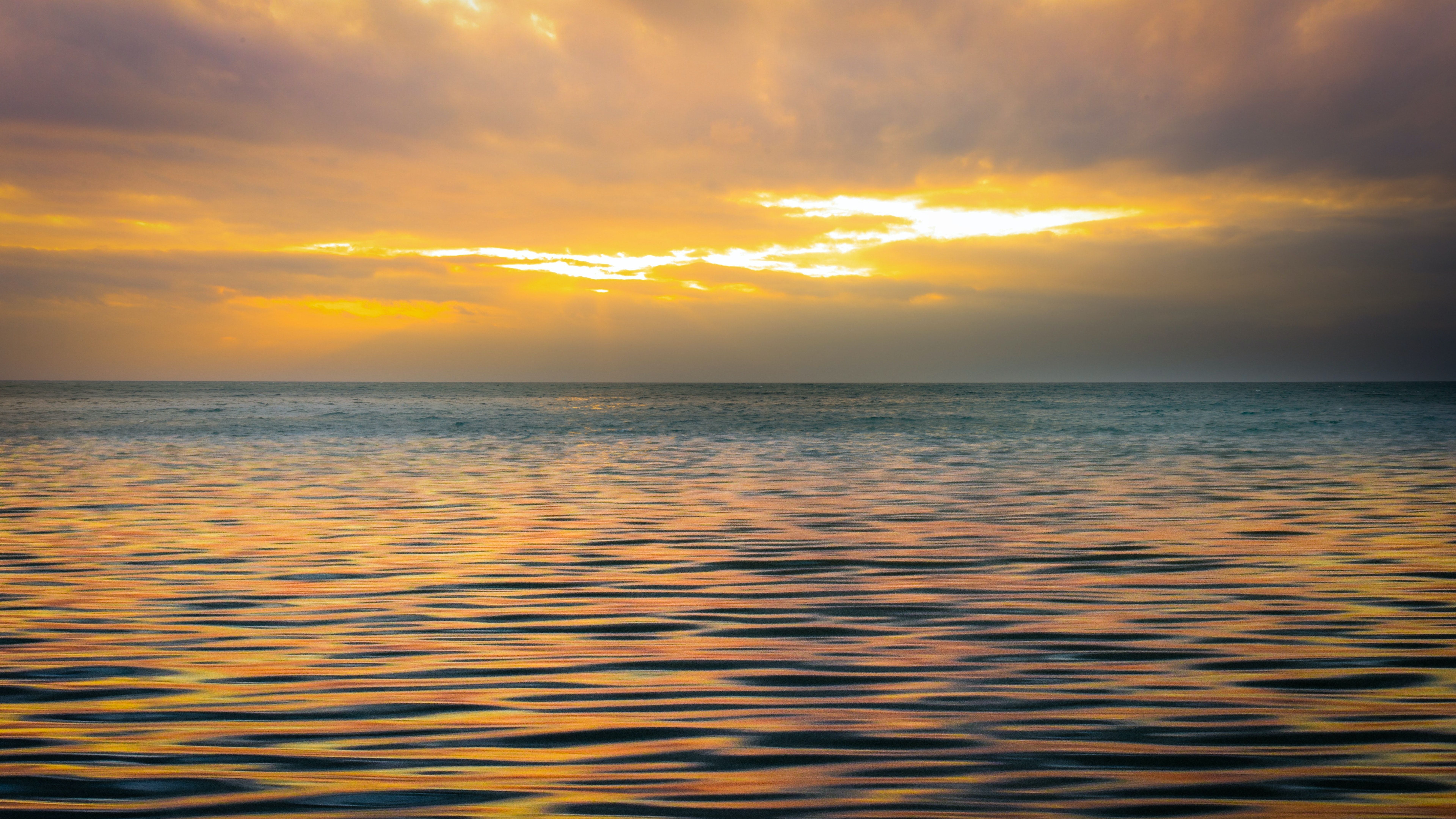 Meer, Wolken, Goldenes Licht, Ruhiges Wasser, Horizont, 16:9, 8K-Hintergrundbild für den Desktop