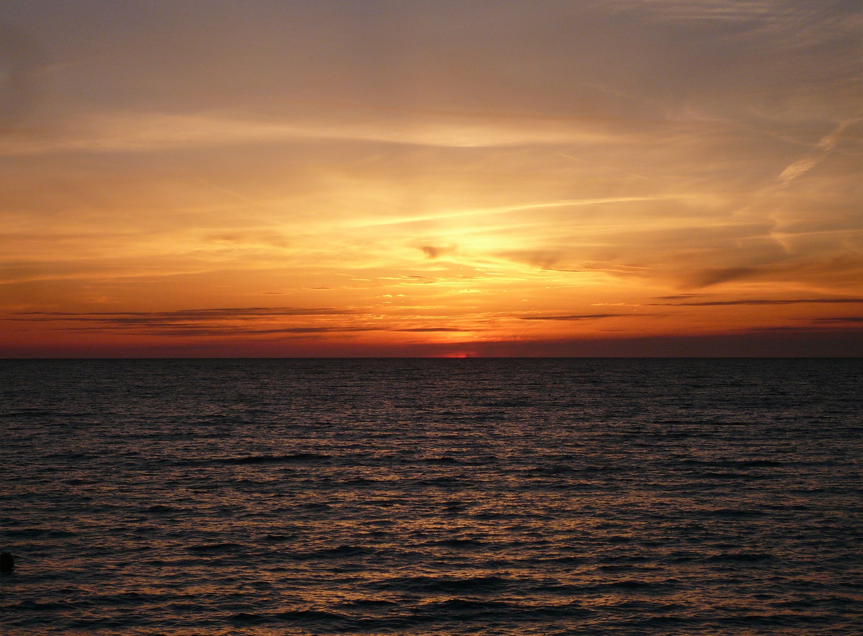 Meer, Goldener Himmel, Wolken, Ruhe, Horizont, 2K, Hintergrundbild für den PC