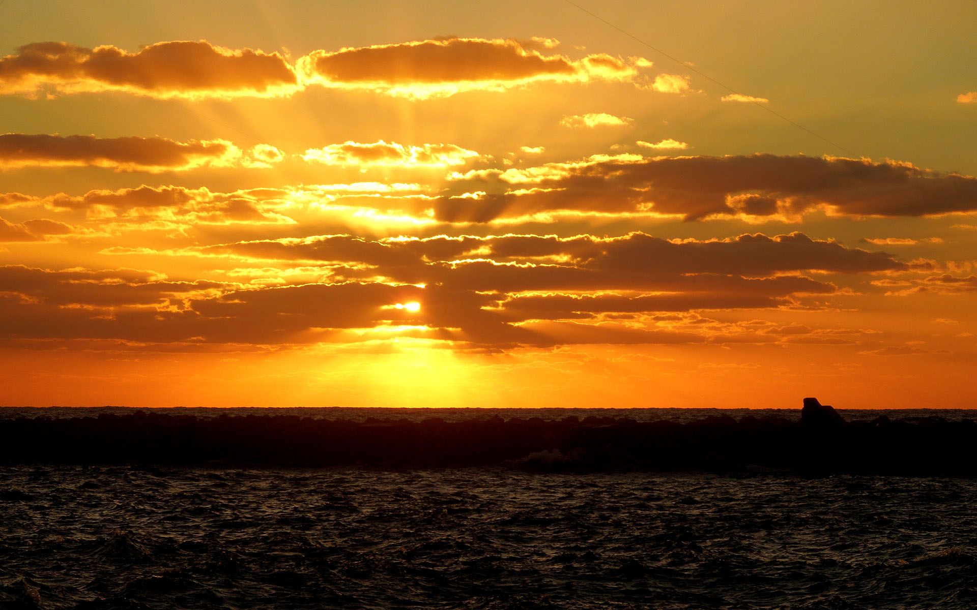 Goldener Himmel, Wolken, Silhouette, Strand, Abendrot, 16:10, Full-HD-Hintergrundbild für den Desktop