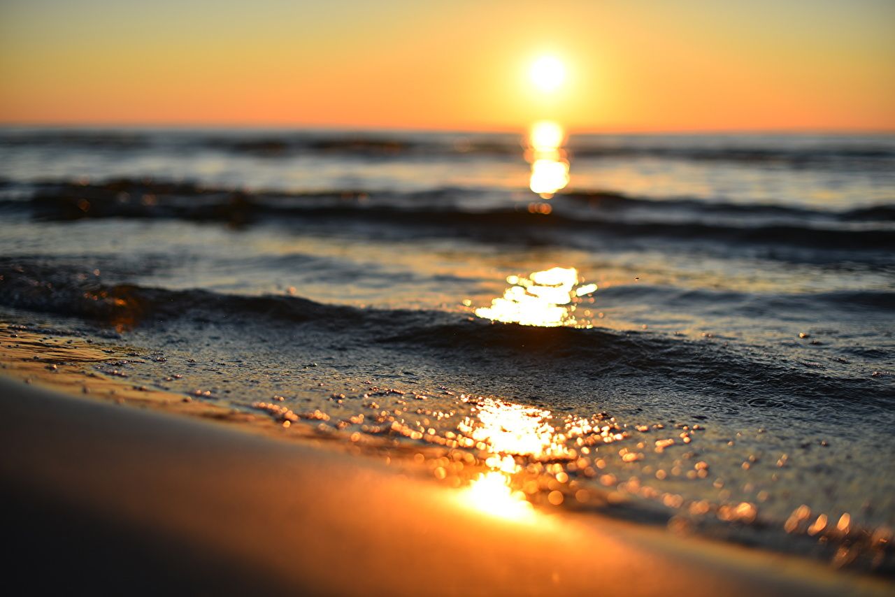 Strand, Wellen, Sonnenspiegelung, Makro, Goldenes Licht, HD-Hintergrundbild für PC