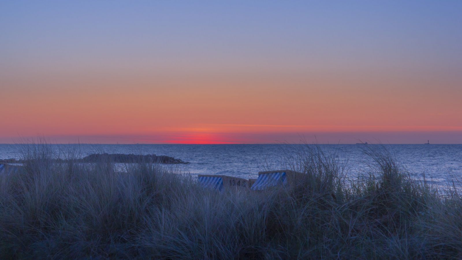 Dünen, Strandgras, Meer, Strandkörbe, Blaue Stunde, 16:9, HD-Hintergrundbild für den Desktop