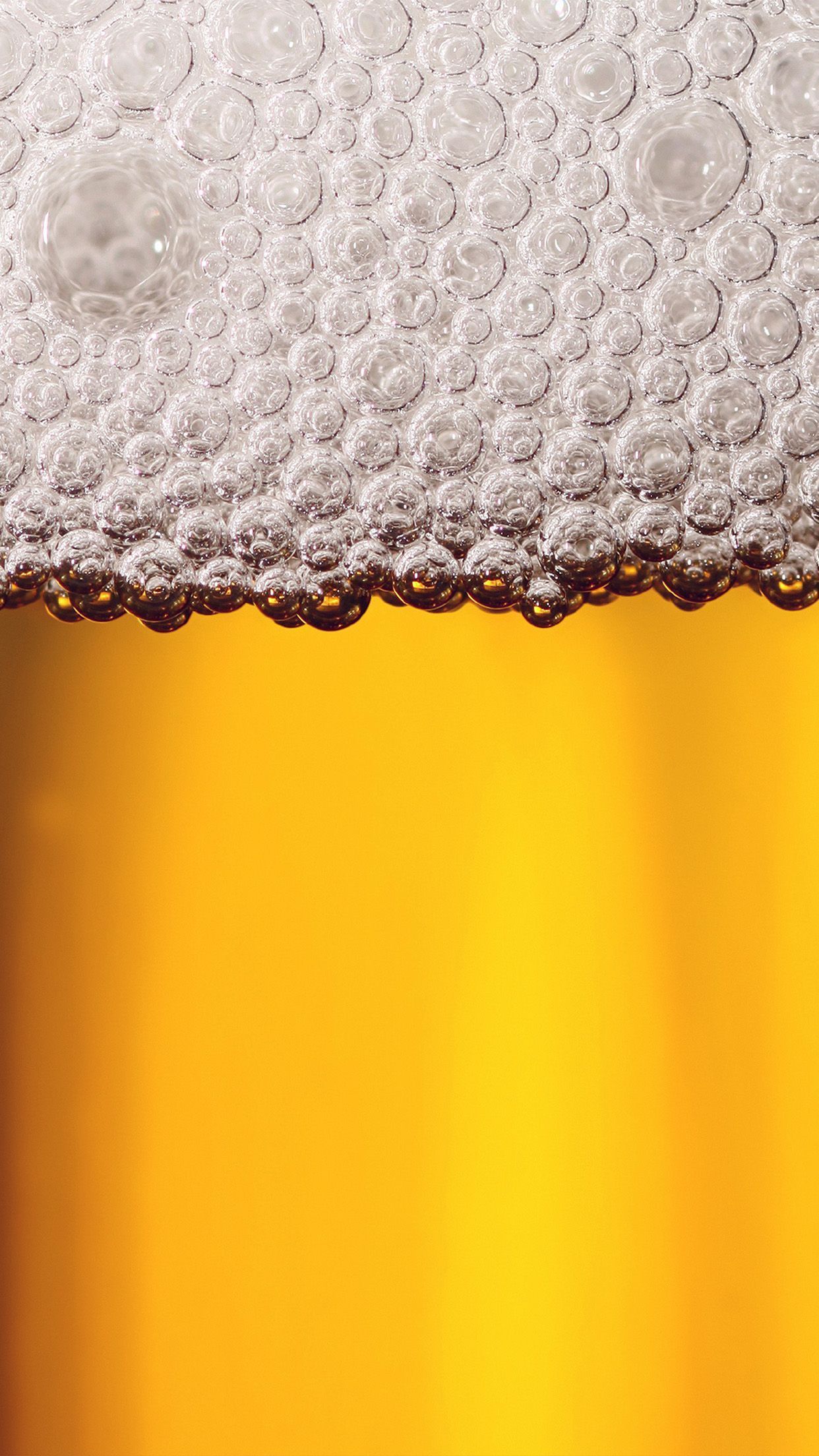 Bierschaum, Goldenes Bier, Bläschen, Weißer Hintergrund, Hochformat, Sperrbildschirm fürs iPhone