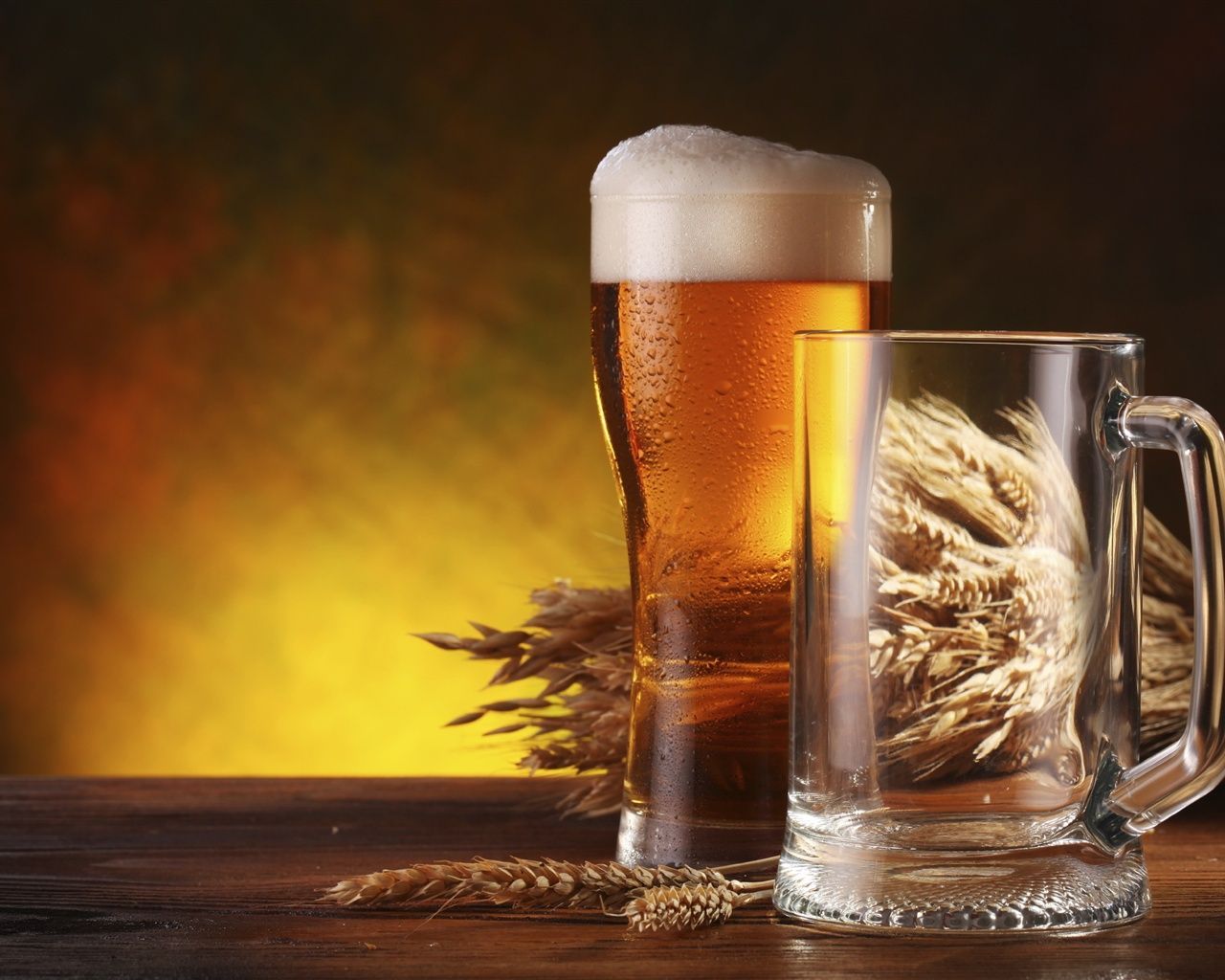 Bierglas, Weizenähren, Leerer Krug, Gelber Hintergrund, Stillleben, HD Wallpaper