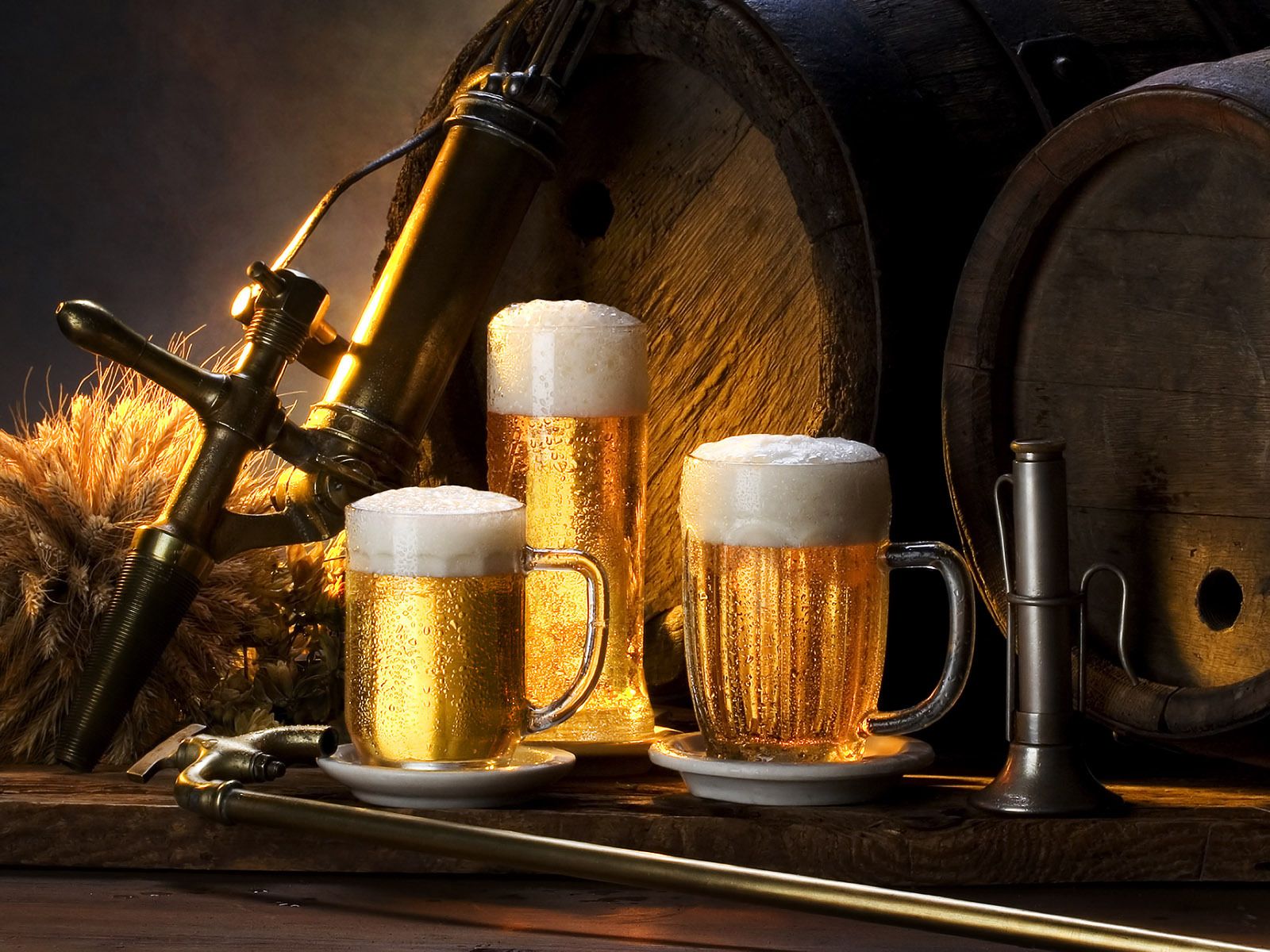 Bierfässer, Bierkrüge, Gerste, Keller, Warmes Licht, HD, iPad-Hintergrundbild