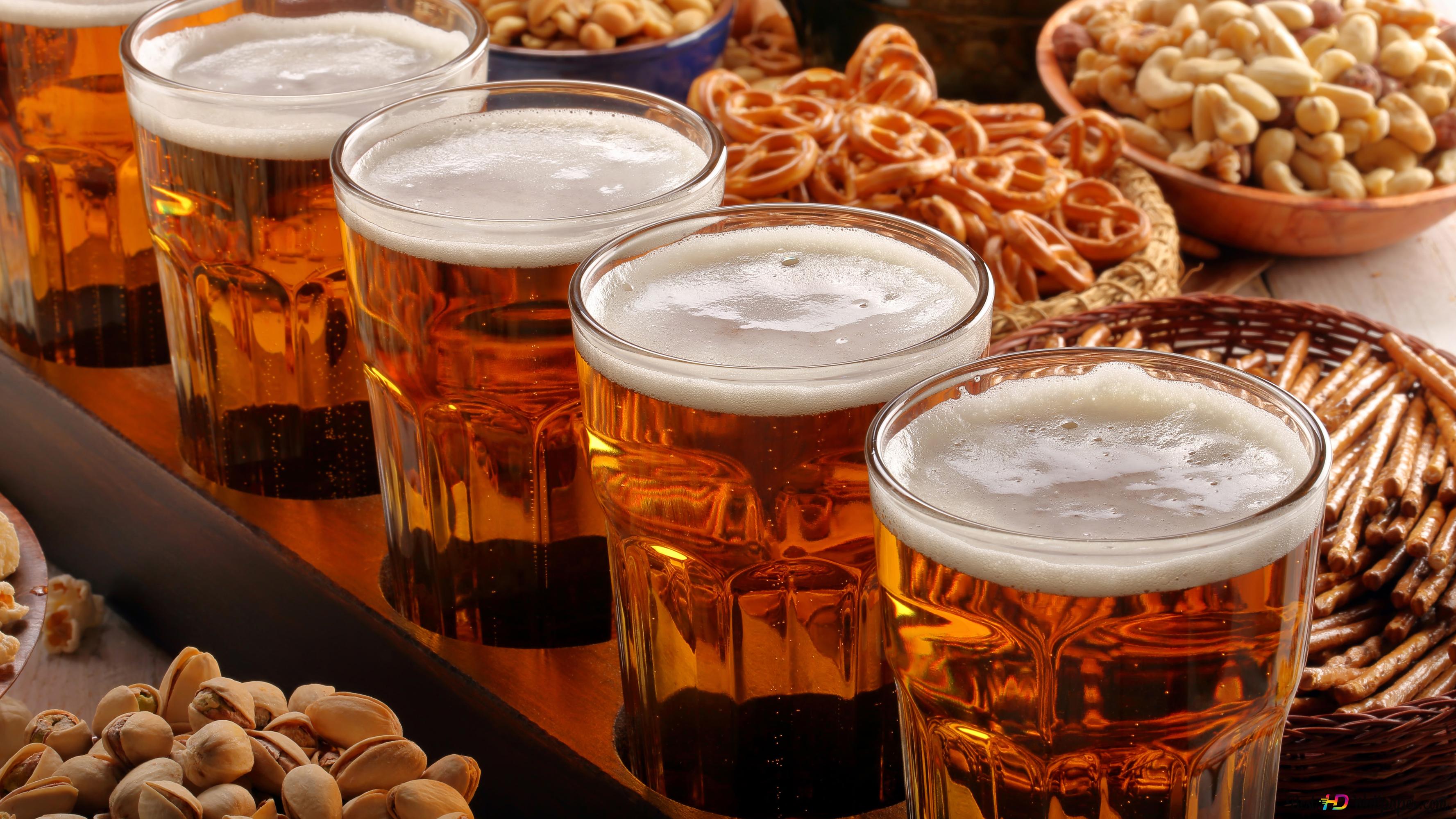 Biergläser, Erdnüsse, Brezeln, Knabbereien, Kneipe, 2K, Hintergrundbild für den PC