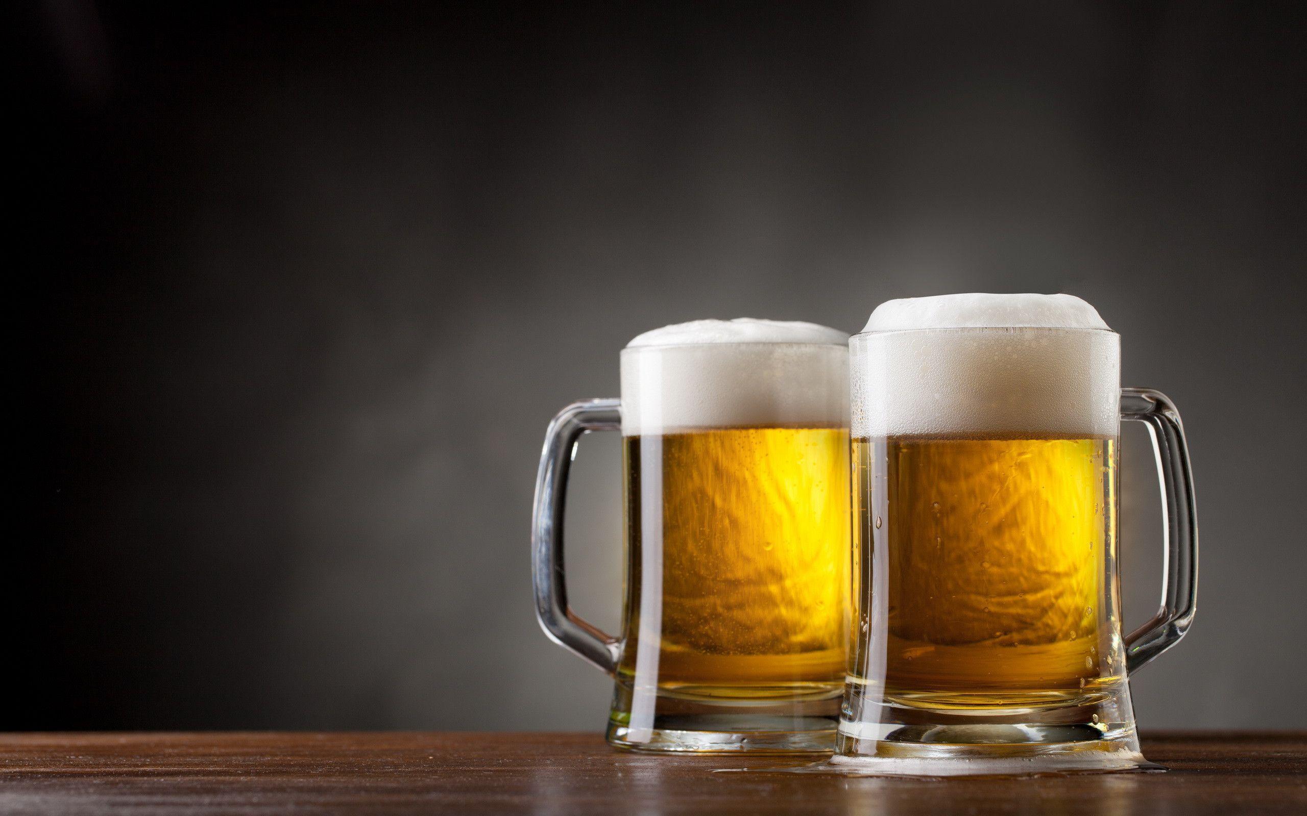 Bierkrüge, Paar, Helles Bier, Grauer Hintergrund, Minimalistisch, 2K Wallpaper
