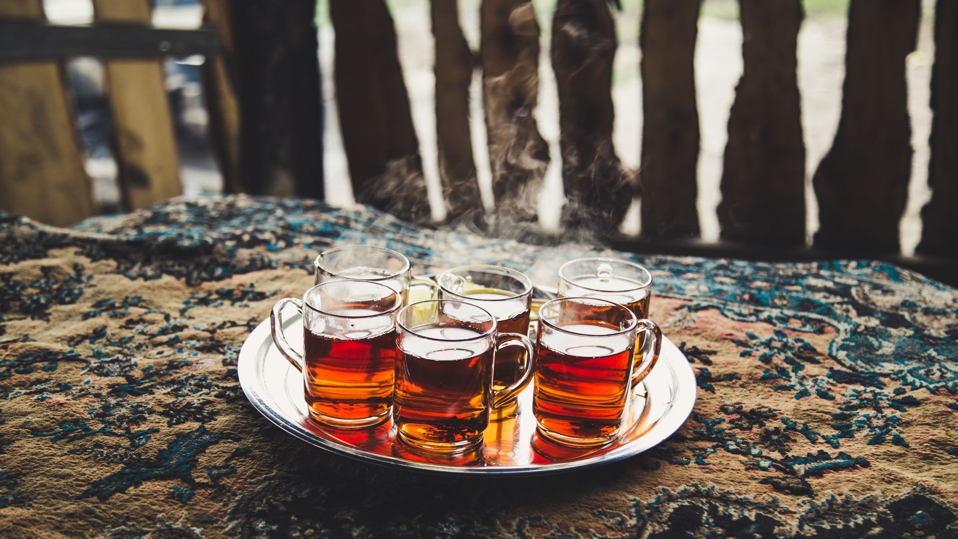 Bierprobe, Probiergläser, Tablett, Holzpfähle, Rustikal, 1920x1080, PC-Hintergrundbild