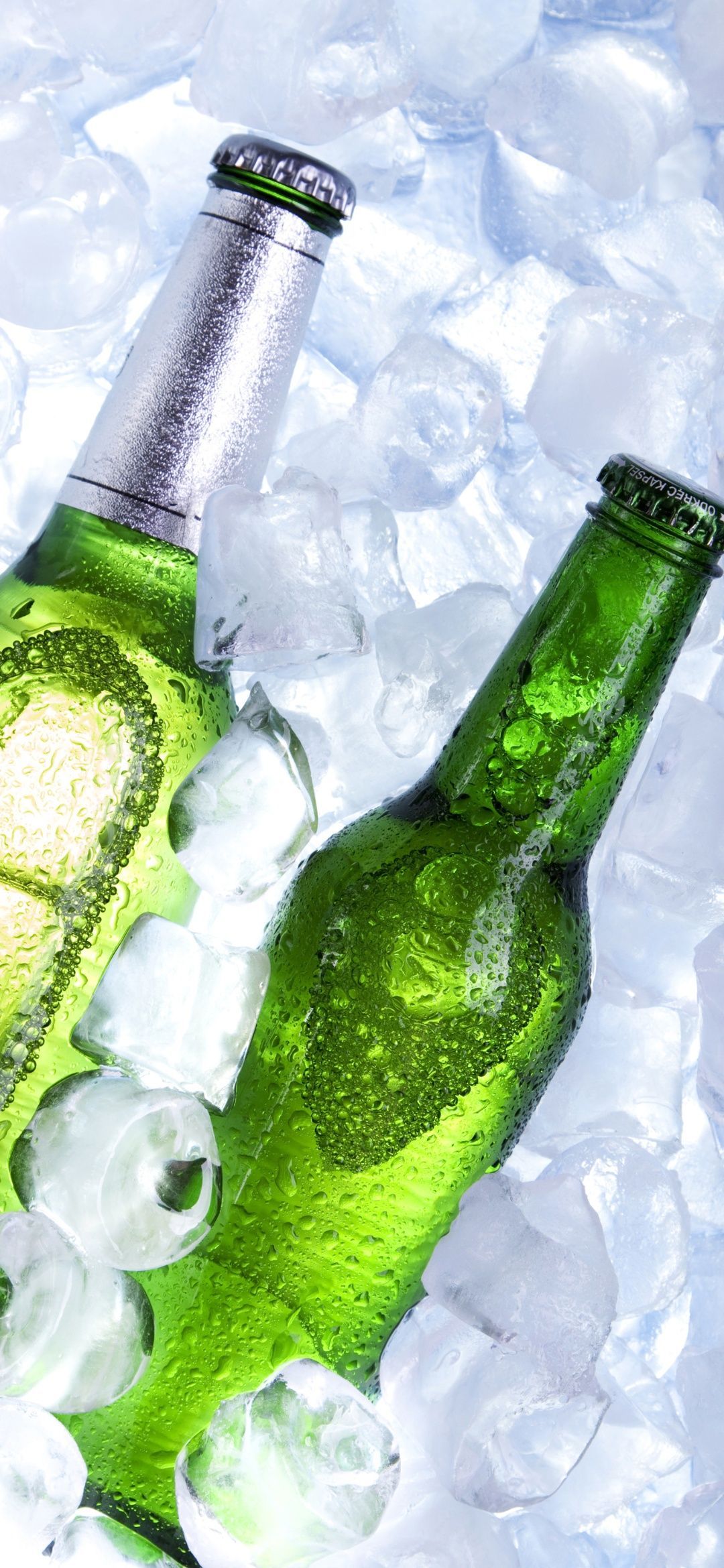 Grüne Flaschen, Bierflaschen, Eiswürfel, Kalt, Hochformat, Full HD, Handy-Hintergrund