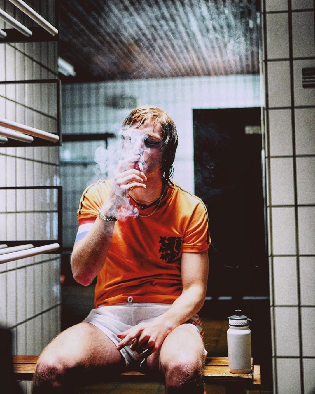 Johan Cruyff, Niederländische Nationalmannschaft, Zigarette, Kabine, Retro, Hintergrundbild fürs Tablet