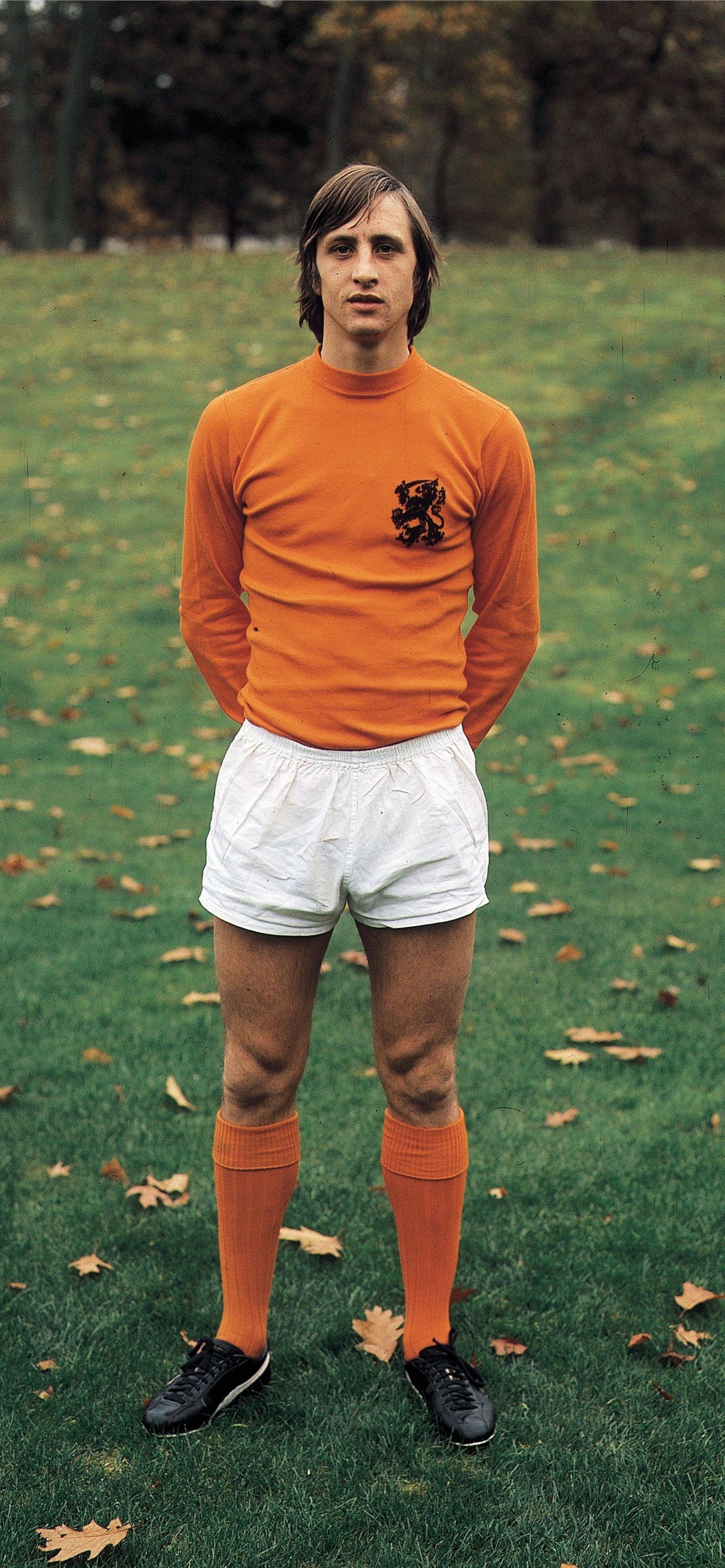 Johan Cruyff, Oranje, Niederlande, Rasen, Porträt, Hochformat, Hintergrundbild fürs Smartphone