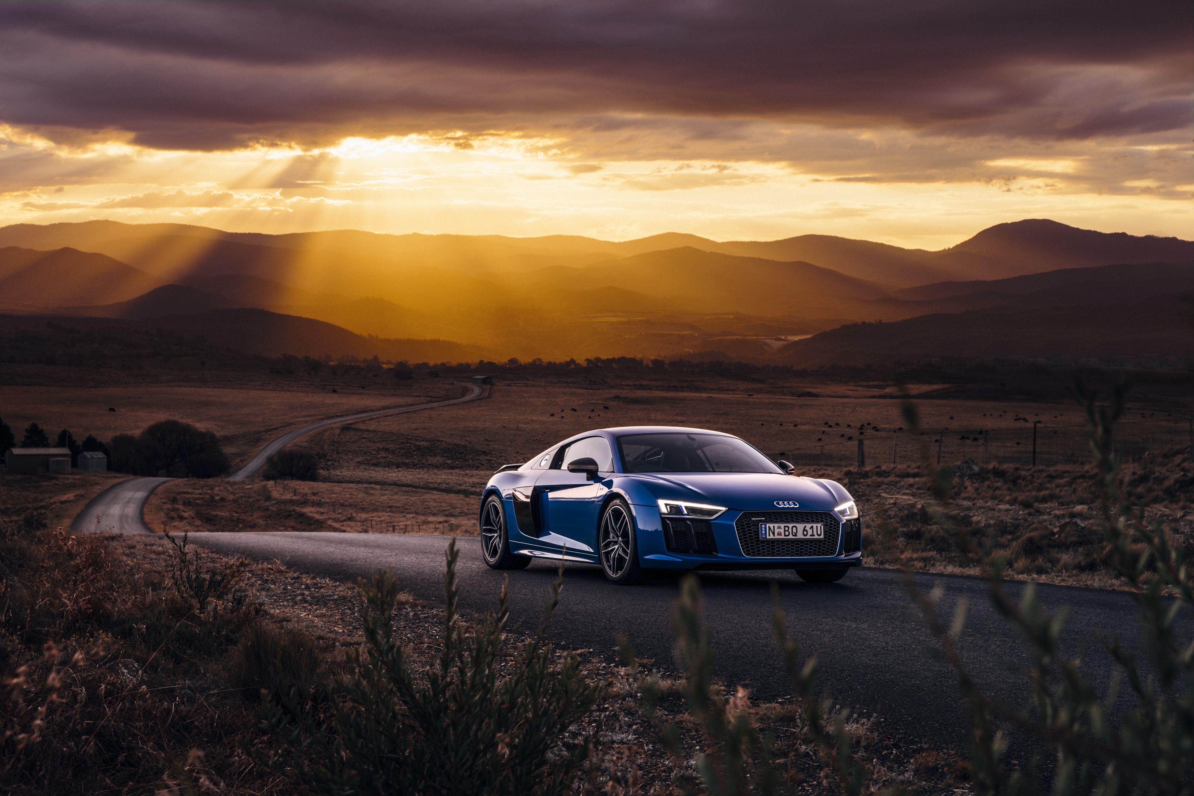 Audi R8, Blau, Sonnenuntergang, Landstraße, Sonnenstrahlen, 4K, Desktop-Hintergrund